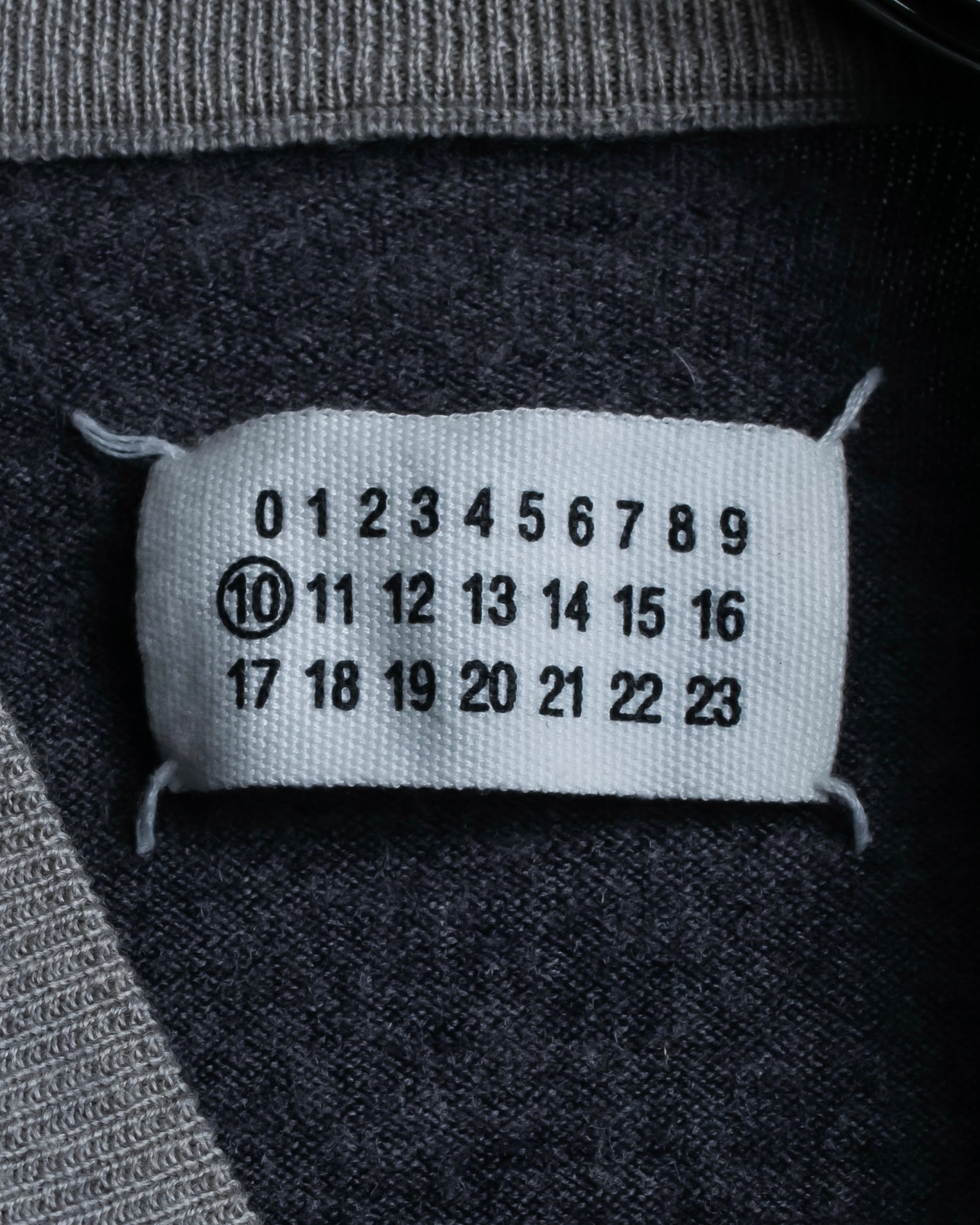 "Maison Martin Margiela" 2008SS two-tone V-neck knit