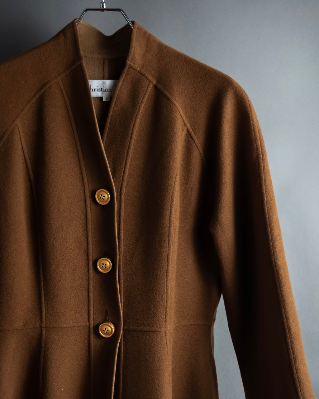 -SPECIAL- "Christian Dior" 80's-90's
Shaped flare silhouette collarless coat