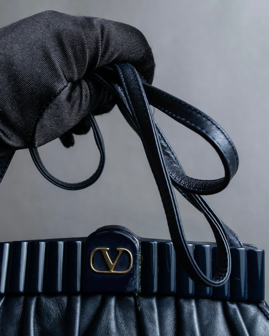 "VALENTINO" Gathered design rounded silhouette shoulder bag