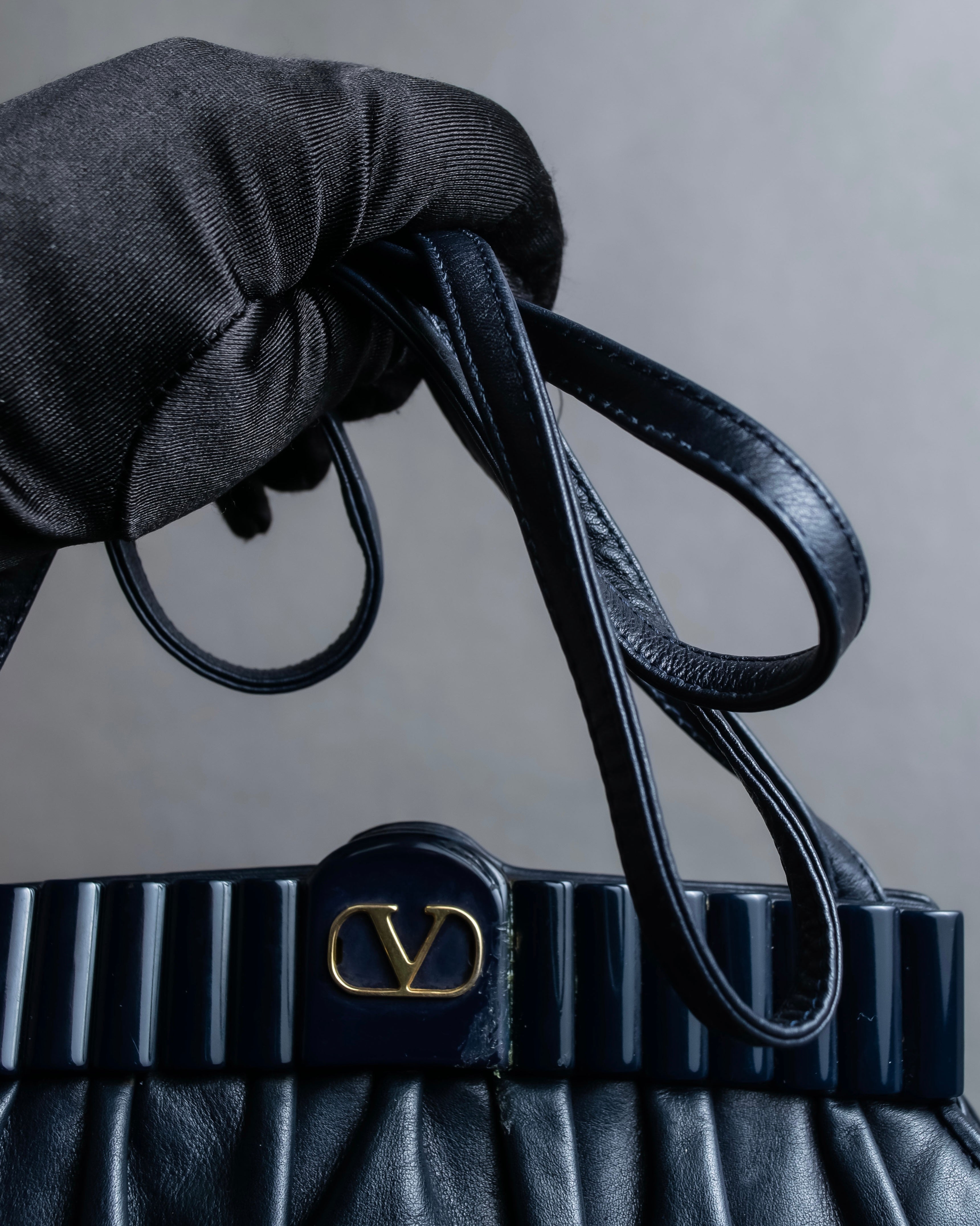 "VALENTINO" Gathered design rounded silhouette shoulder bag