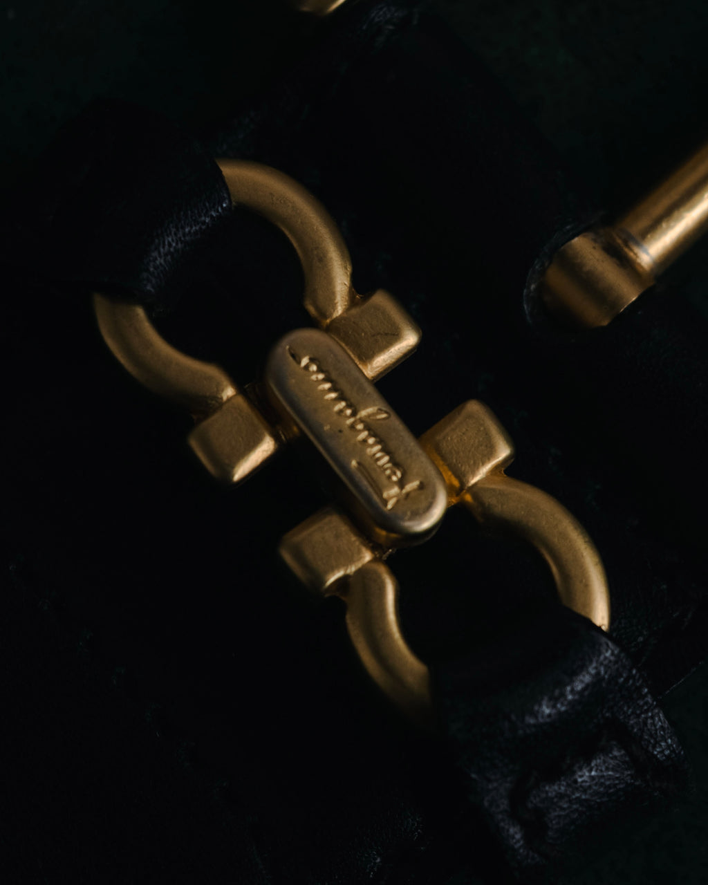 "Salvatore Ferragamo" 90-05’s double gancini keeper leather belt