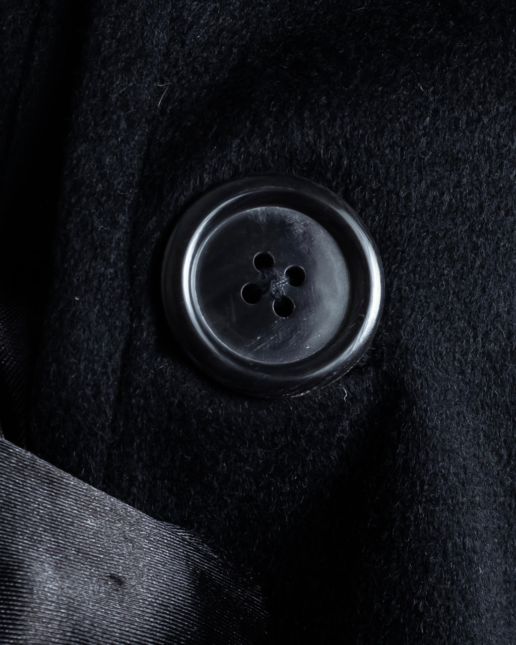 "TORUICHOU" Muffler-style collar military detail coat