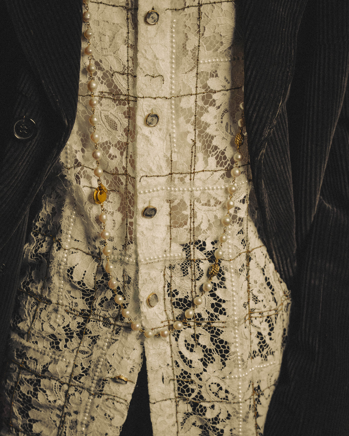 -SPECIAL- "CHANEL" 10's-20's Embellished floral lace and pearl check oversized shirt