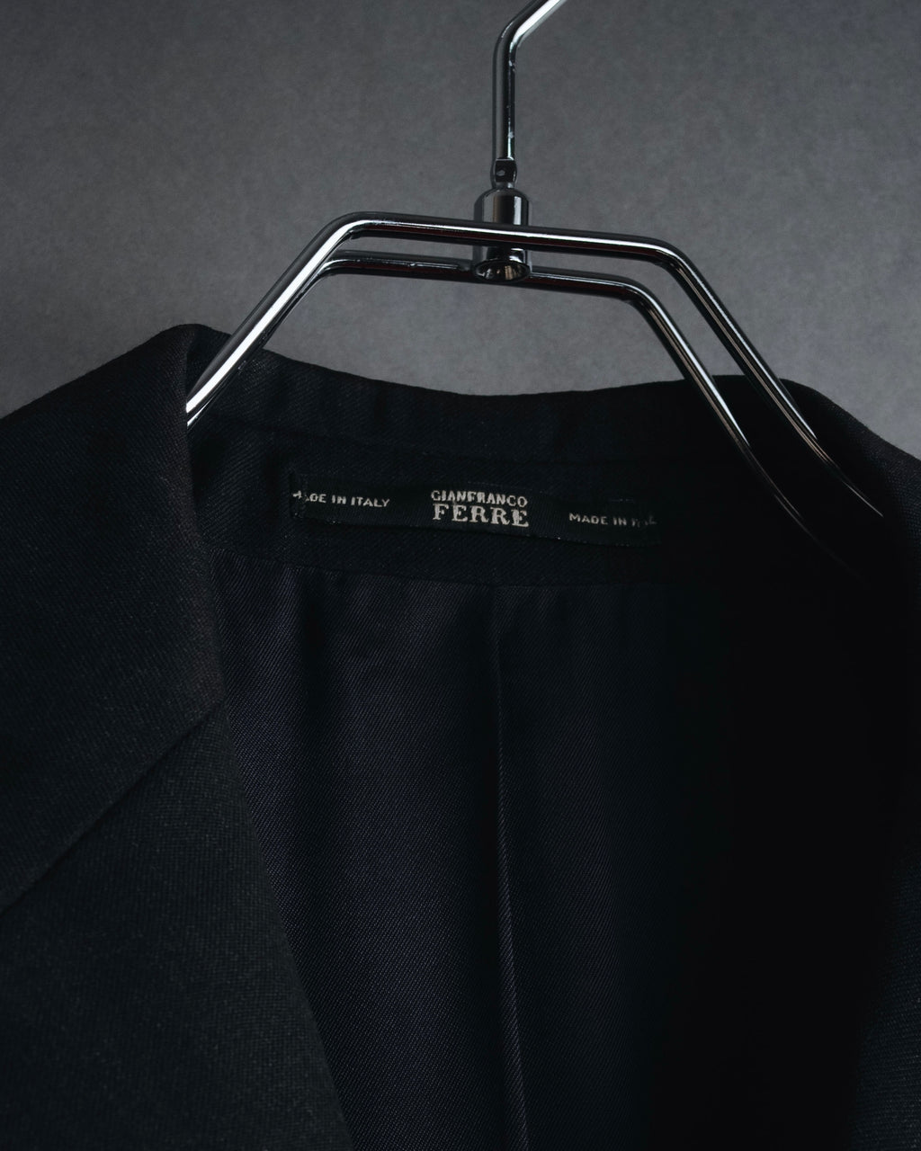 "GIANFRANCO FERRE" 90’s-00’s architecturally tailored three button wool blazer