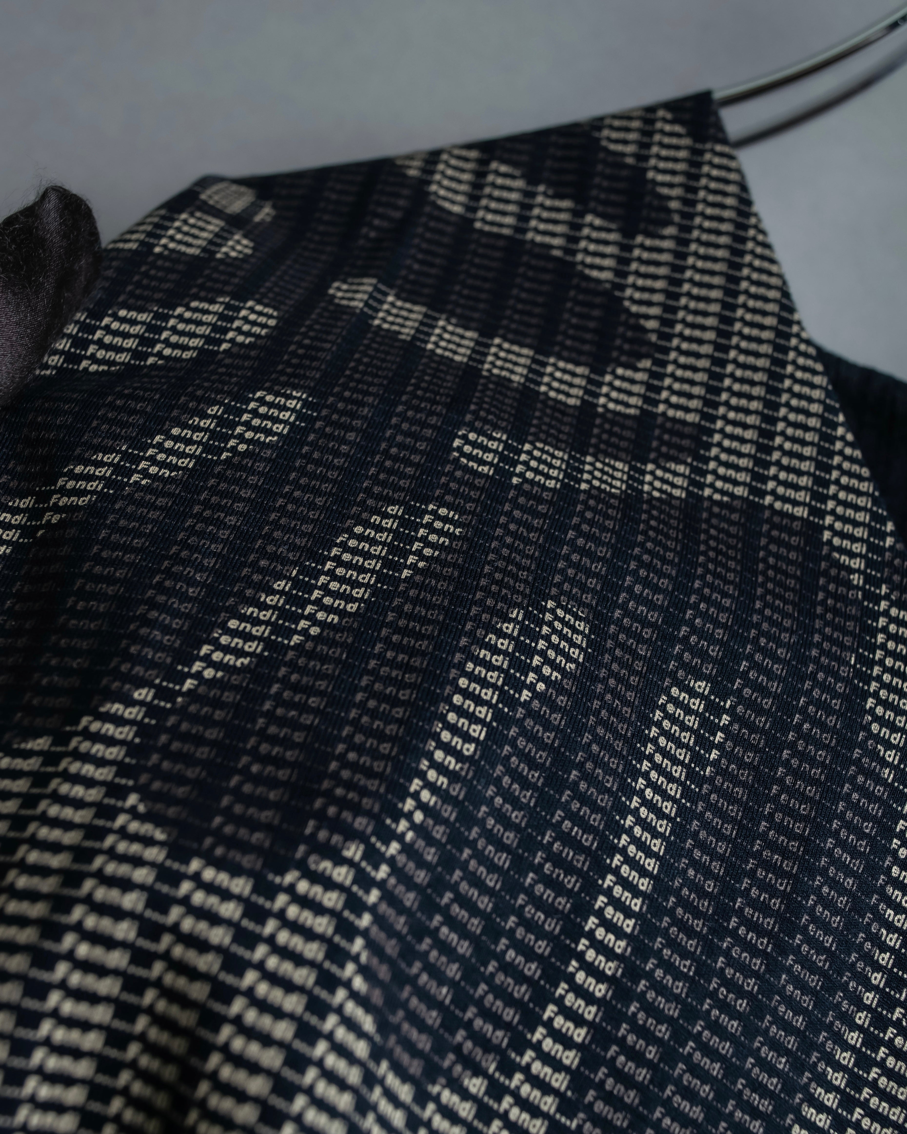 "FENDI" Logo print V-neck sleeveless top