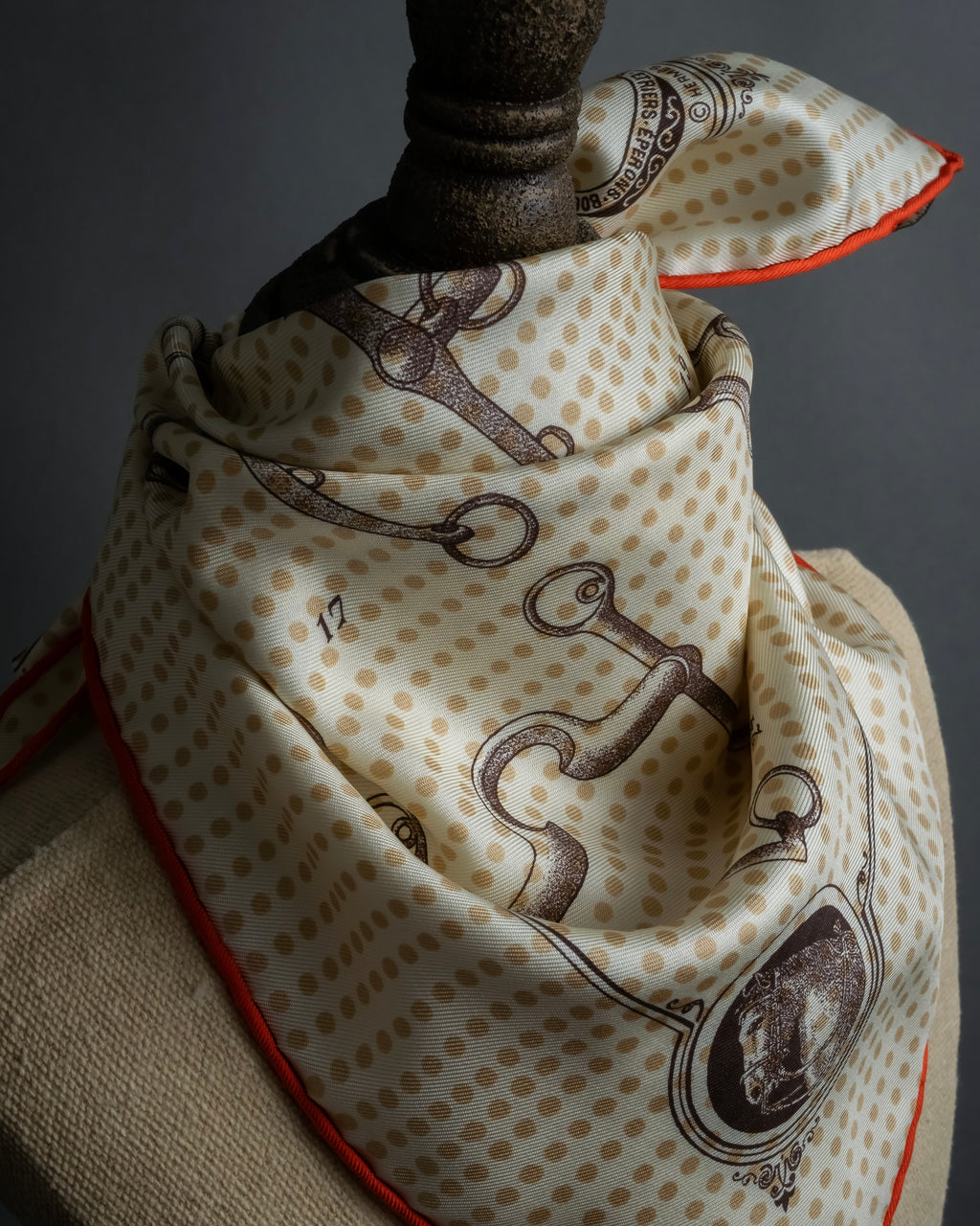 "HERMES" Carré 45 Gavroche MORS DE SELLE scarf