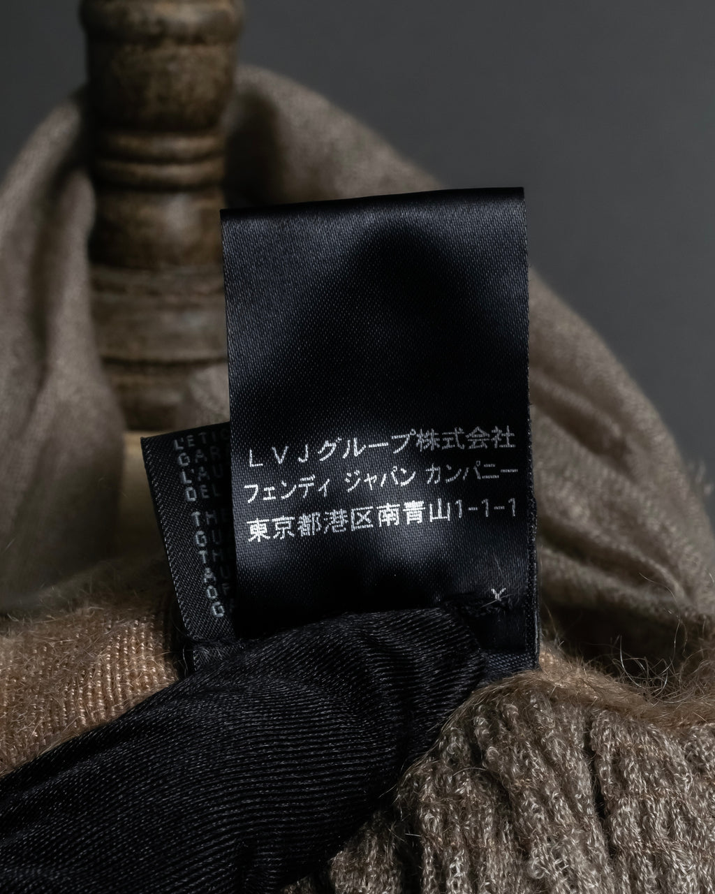 "FENDI" 04-10's Petal motif fur docking long muffler