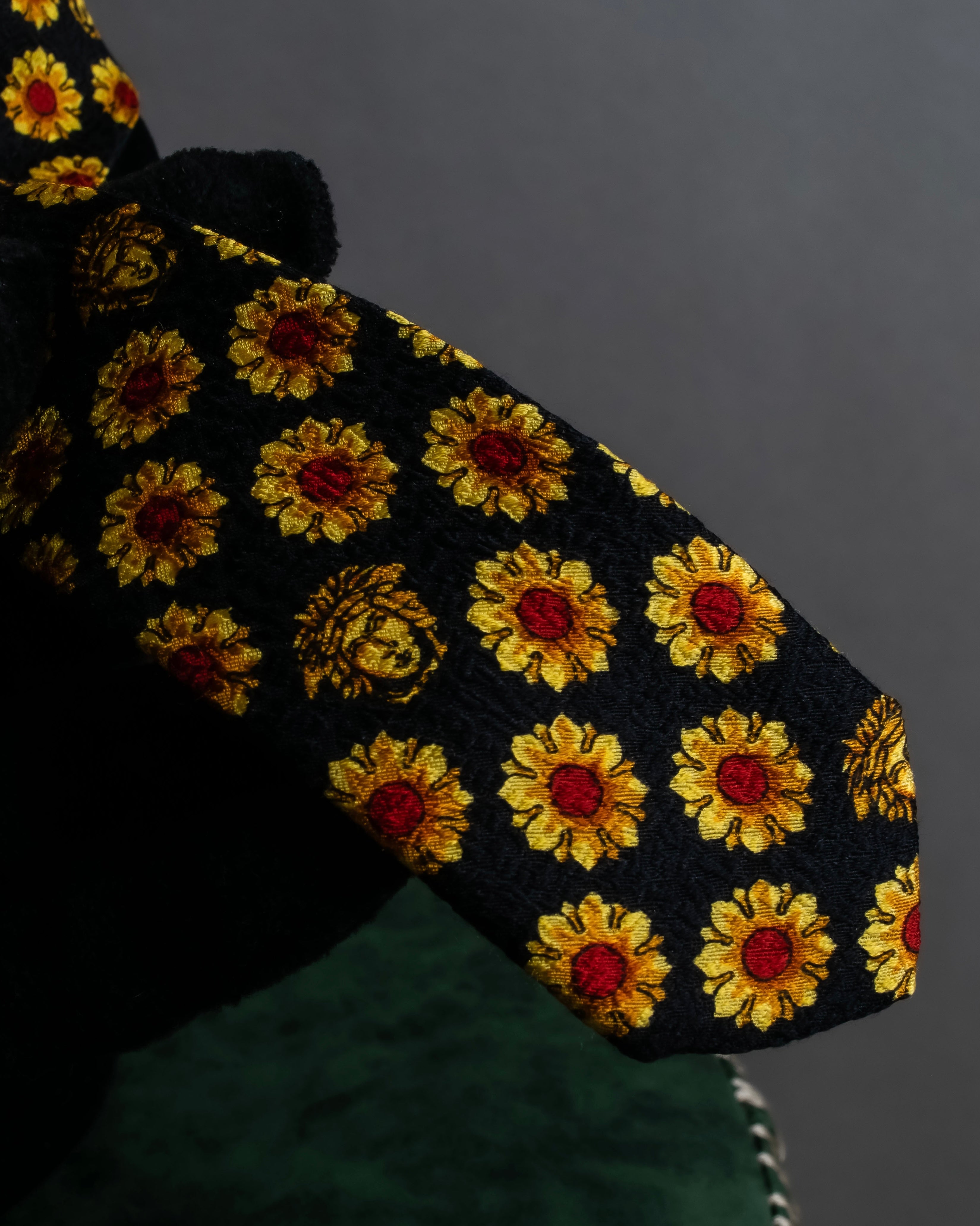 "GIANNI VERSACE" Sunflower medusa pattern necktie