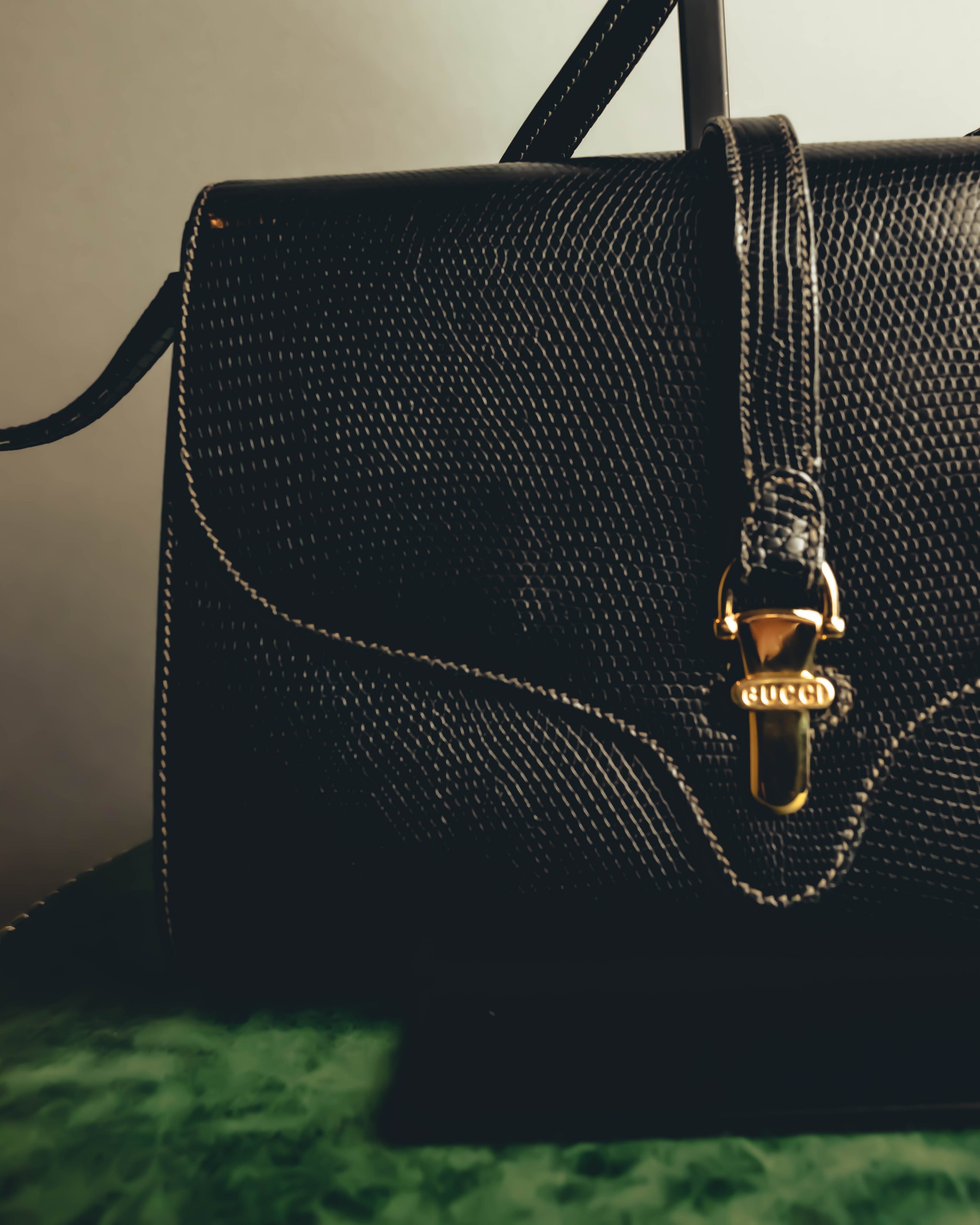 "GUCCI" 60's-70's Glossy lizard embossed leather shoulder bag