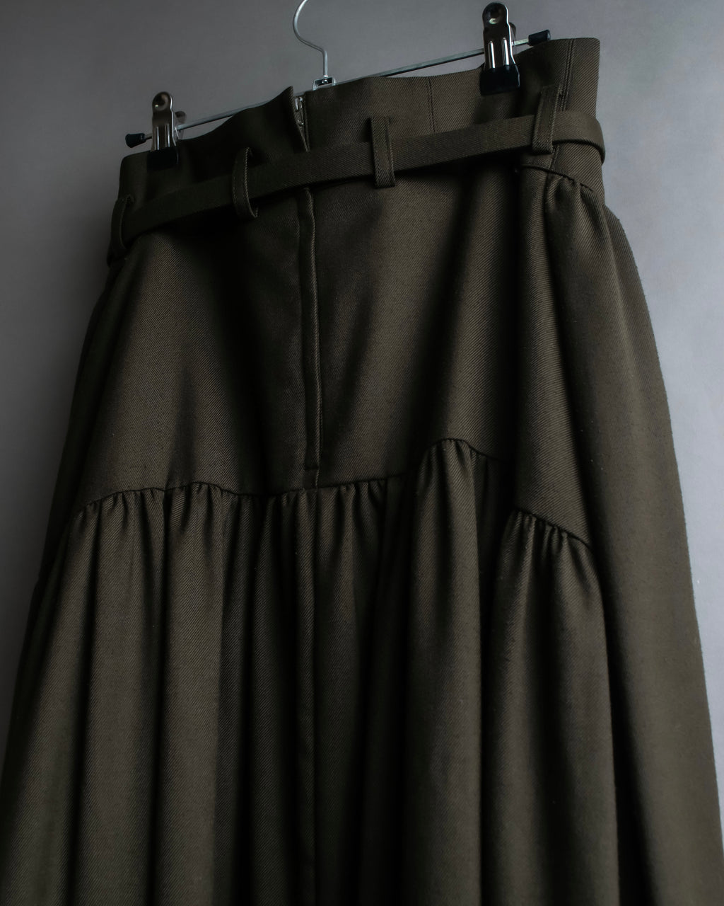 "SUPPORT SURFACE" Belted gather design flare long skirt