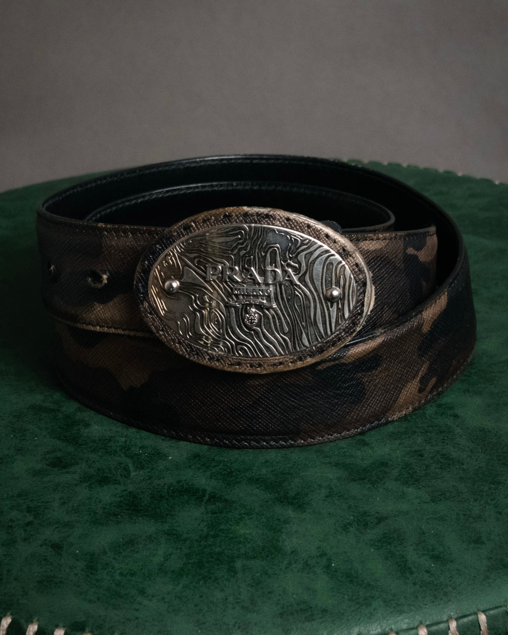 “PRADA” 2010’s Saffiano camouflage relief logo buckle
leather belt