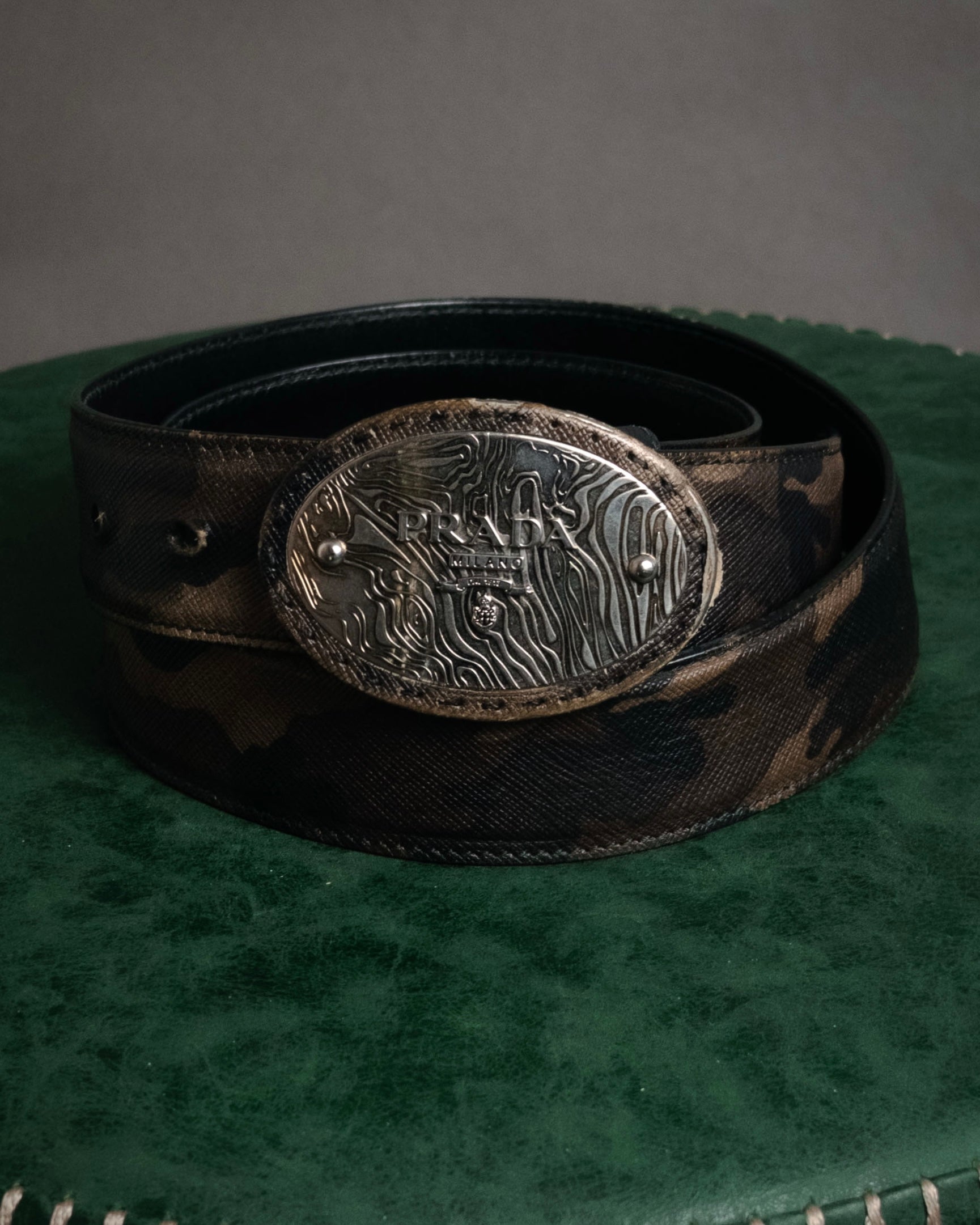 “PRADA” 2010’s Saffiano camouflage relief logo buckle
leather belt