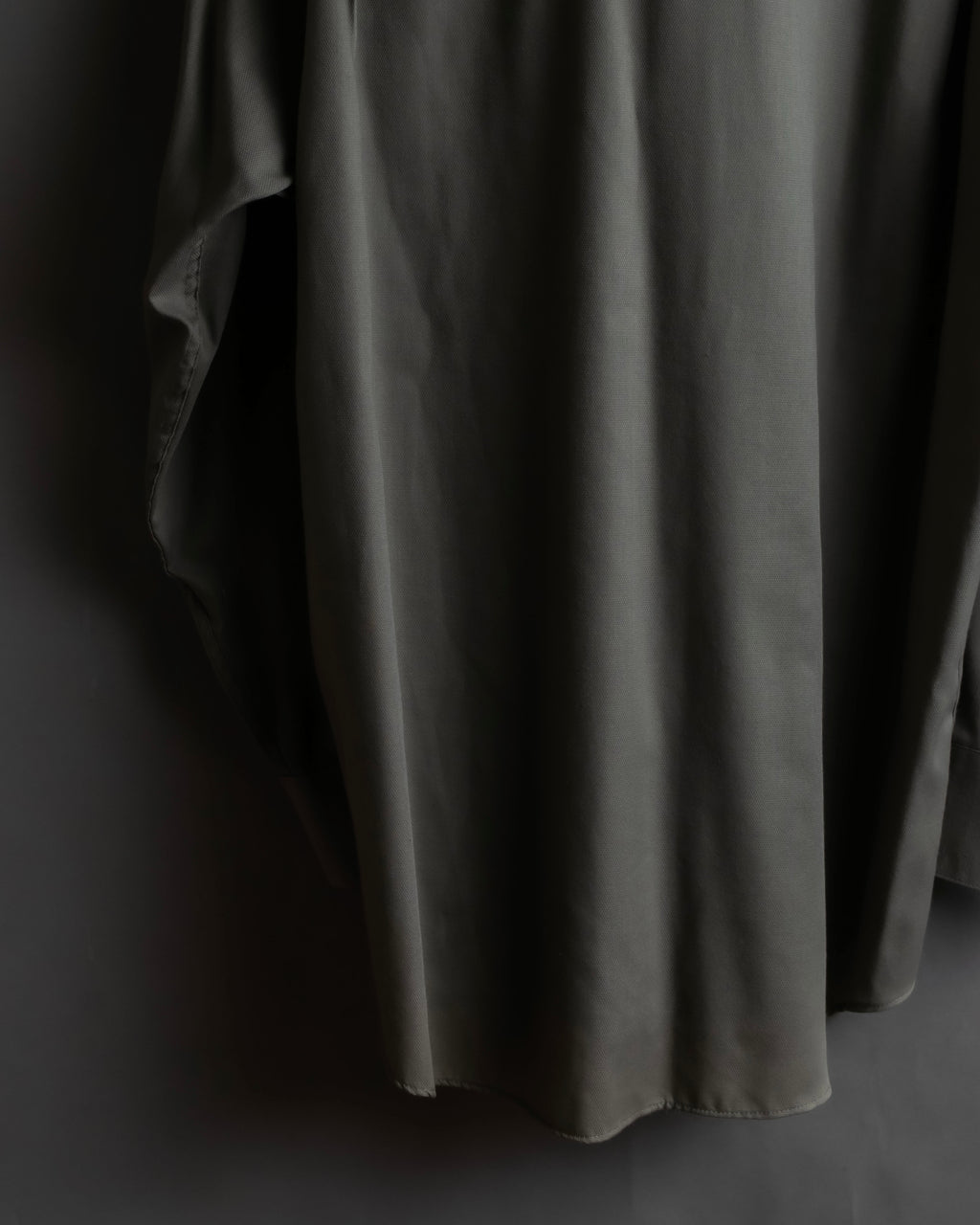 "YVES SAINT LAURENT for men"
Grayish khaki color oversized shirt