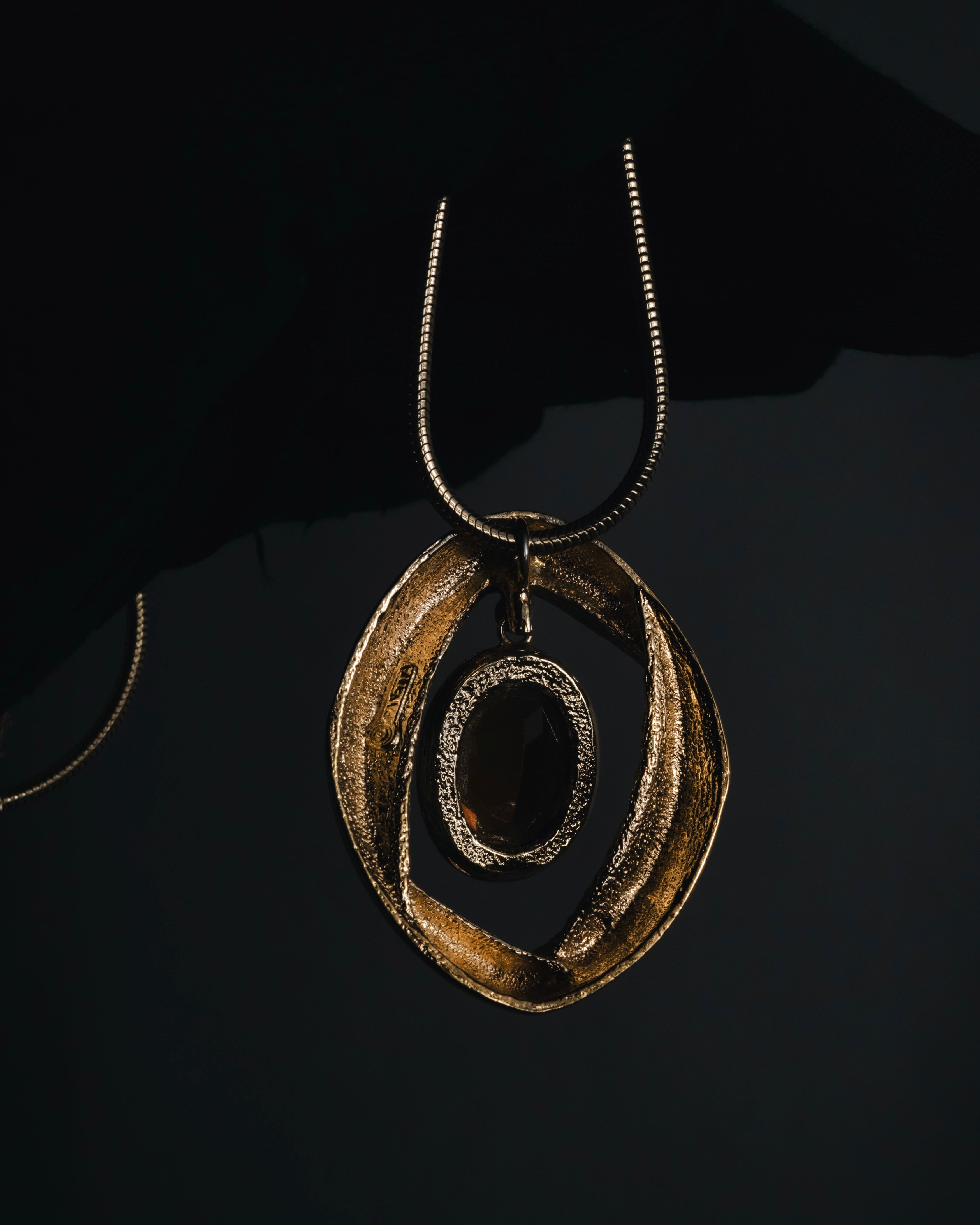 "Vintage" 80’s Sculptural oval stone pendant necklace