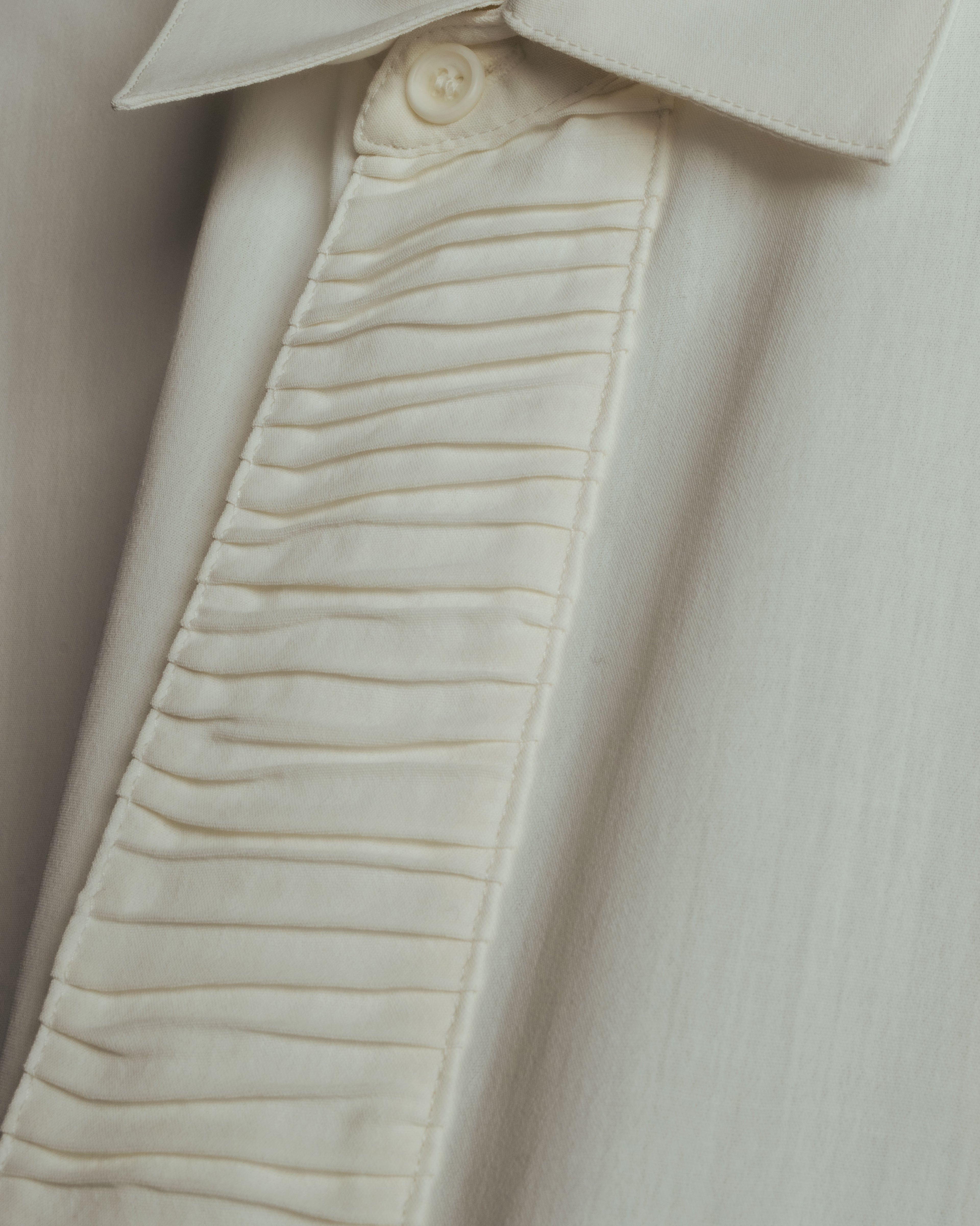 “UMBERTO GINOCCHIETTI“ 80’s-90’s pleated front ivory dress shirt