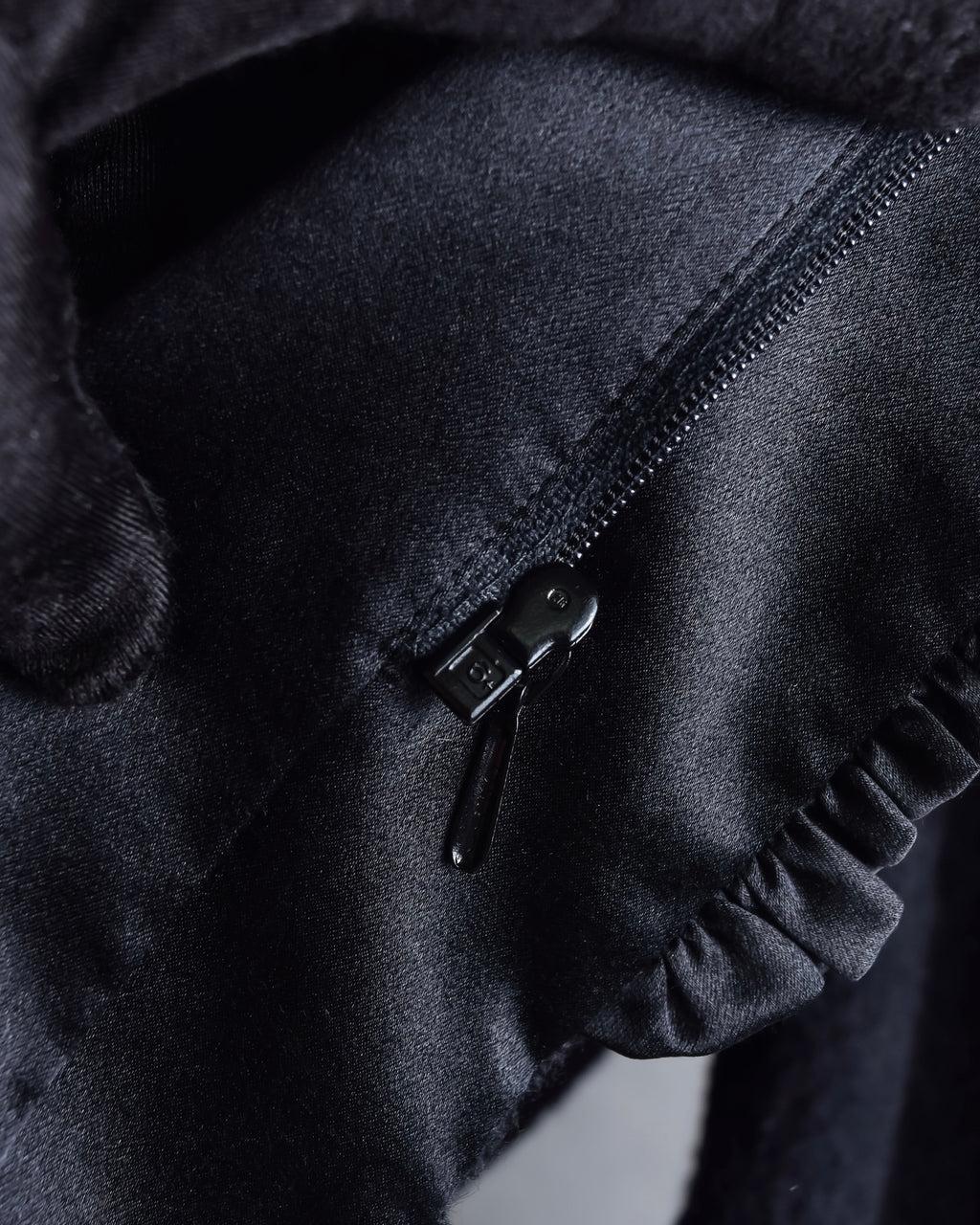 "GIANFRANCO FERRE" Structured wool satin ruffle inner detail set up