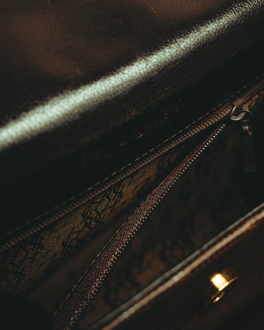 “YVES SAINT LAURENT” 80’s-90’s Sculpted flap lizard leather shoulder bag