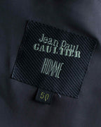"JEAN PAUL GAULTIER HOMME"
Oversized shadow stripe set up