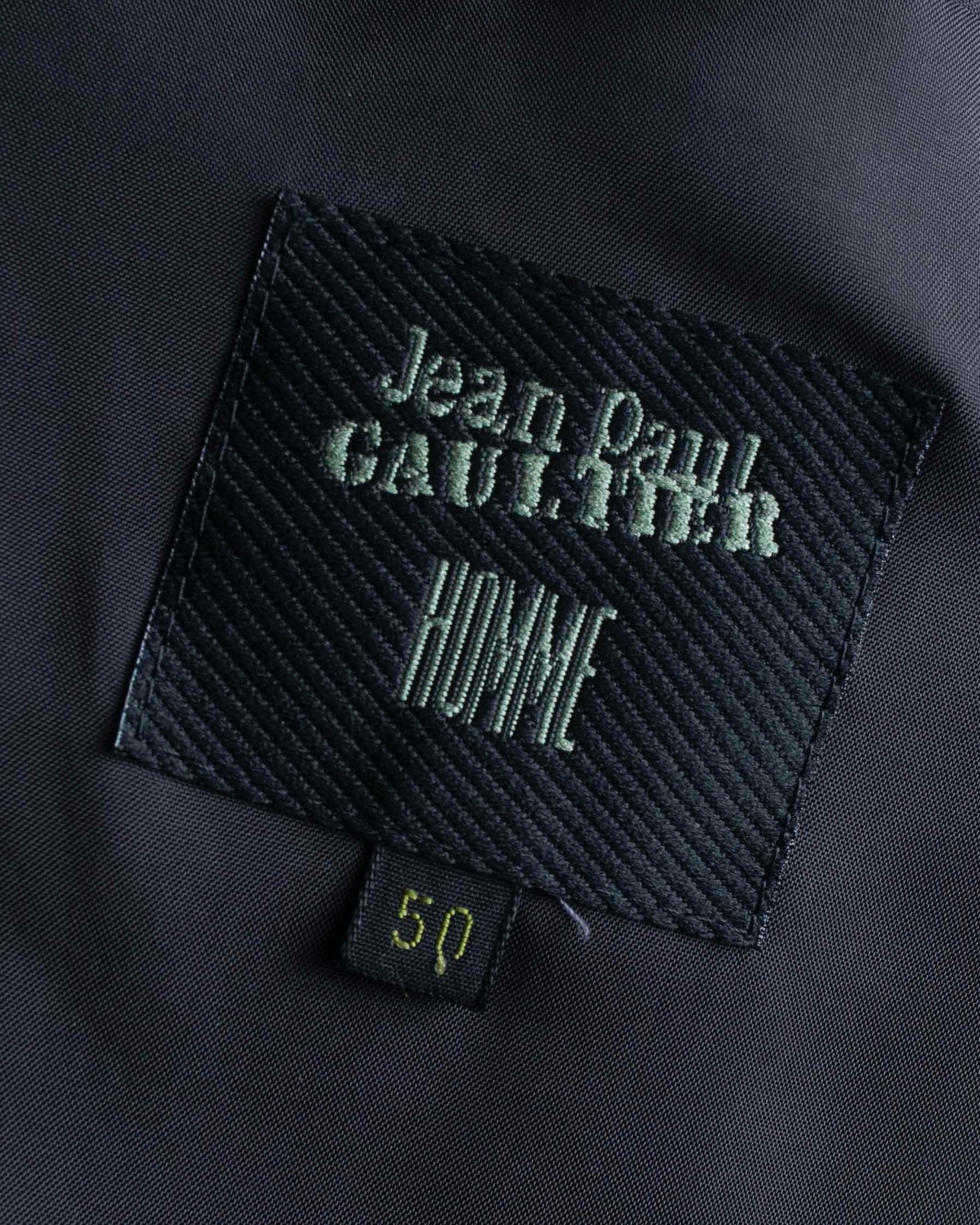 "JEAN PAUL GAULTIER HOMME"
Oversized shadow stripe set up