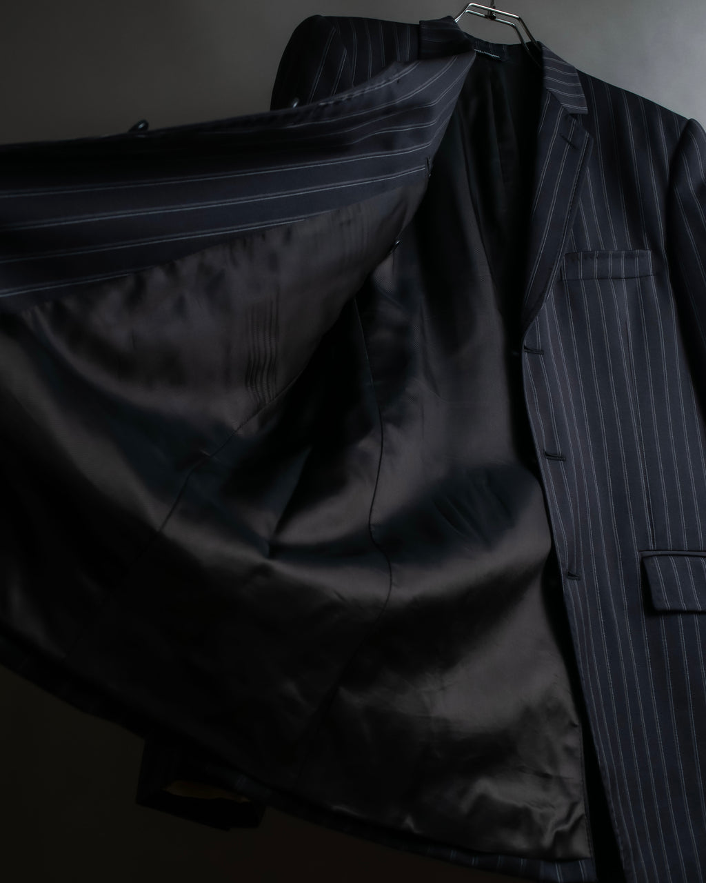"Dolce & Gabbana" Pinstripe vertical lines emphasized tailored jacket