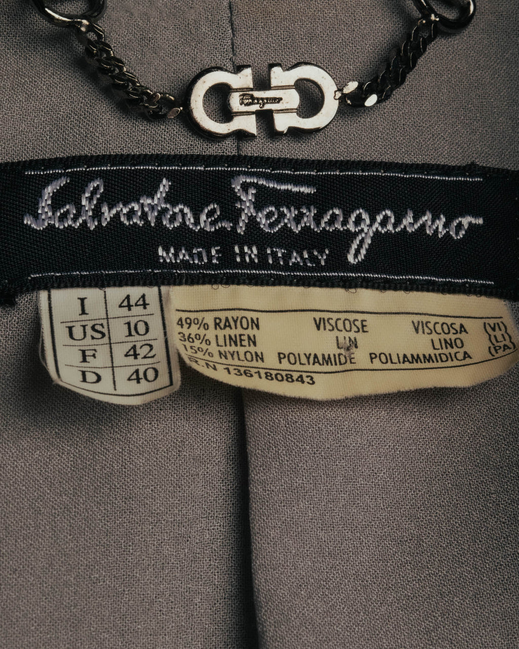 “Salvatore Ferragamo” 90’s-00’s Linen blend tailored jacket