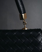 –SPECIAL– "BOTTEGA VENETA"
Late 80s–Early 90s Intrecciato trapezoid leather bag