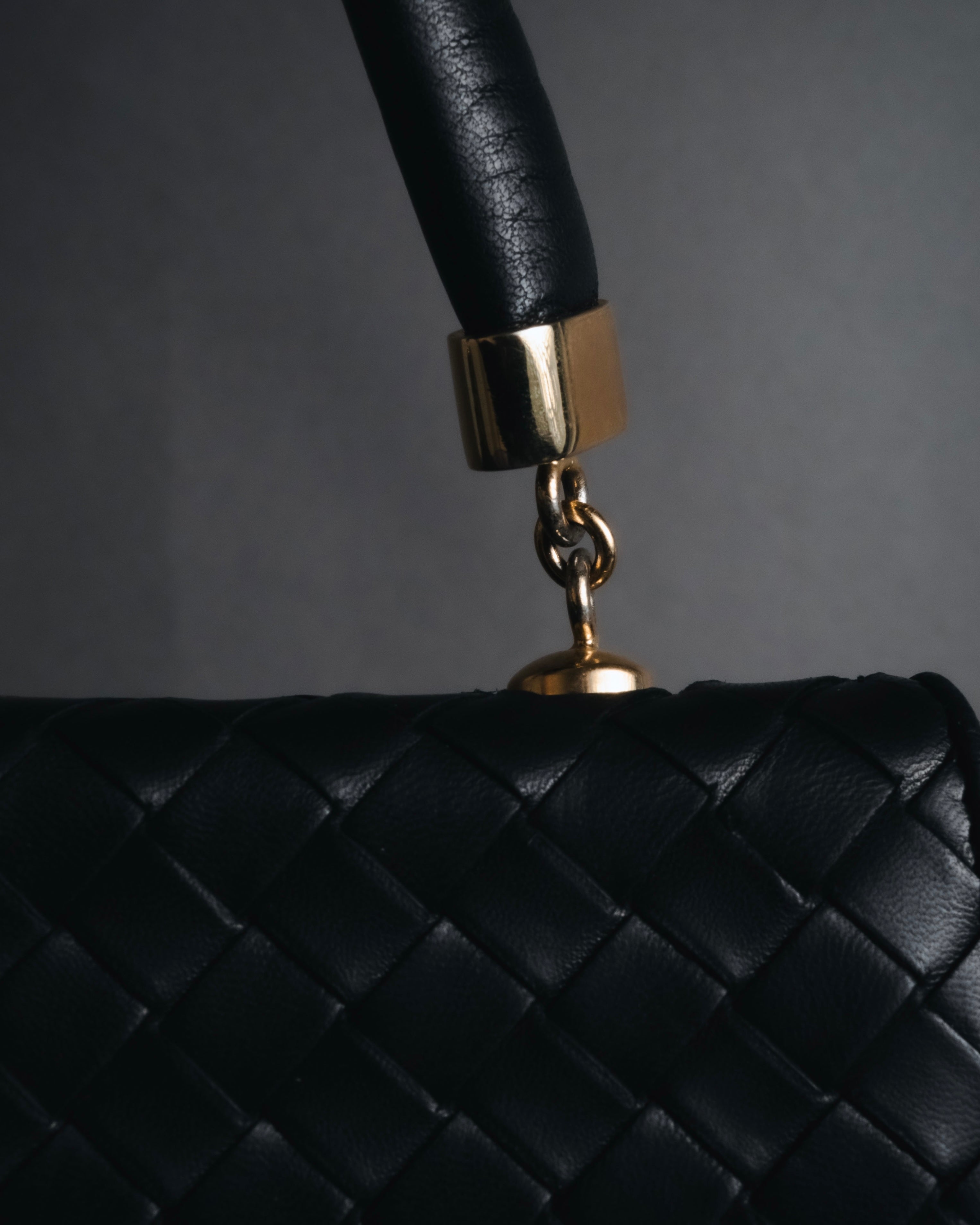 –SPECIAL– "BOTTEGA VENETA"
Late 80s–Early 90s Intrecciato trapezoid leather bag