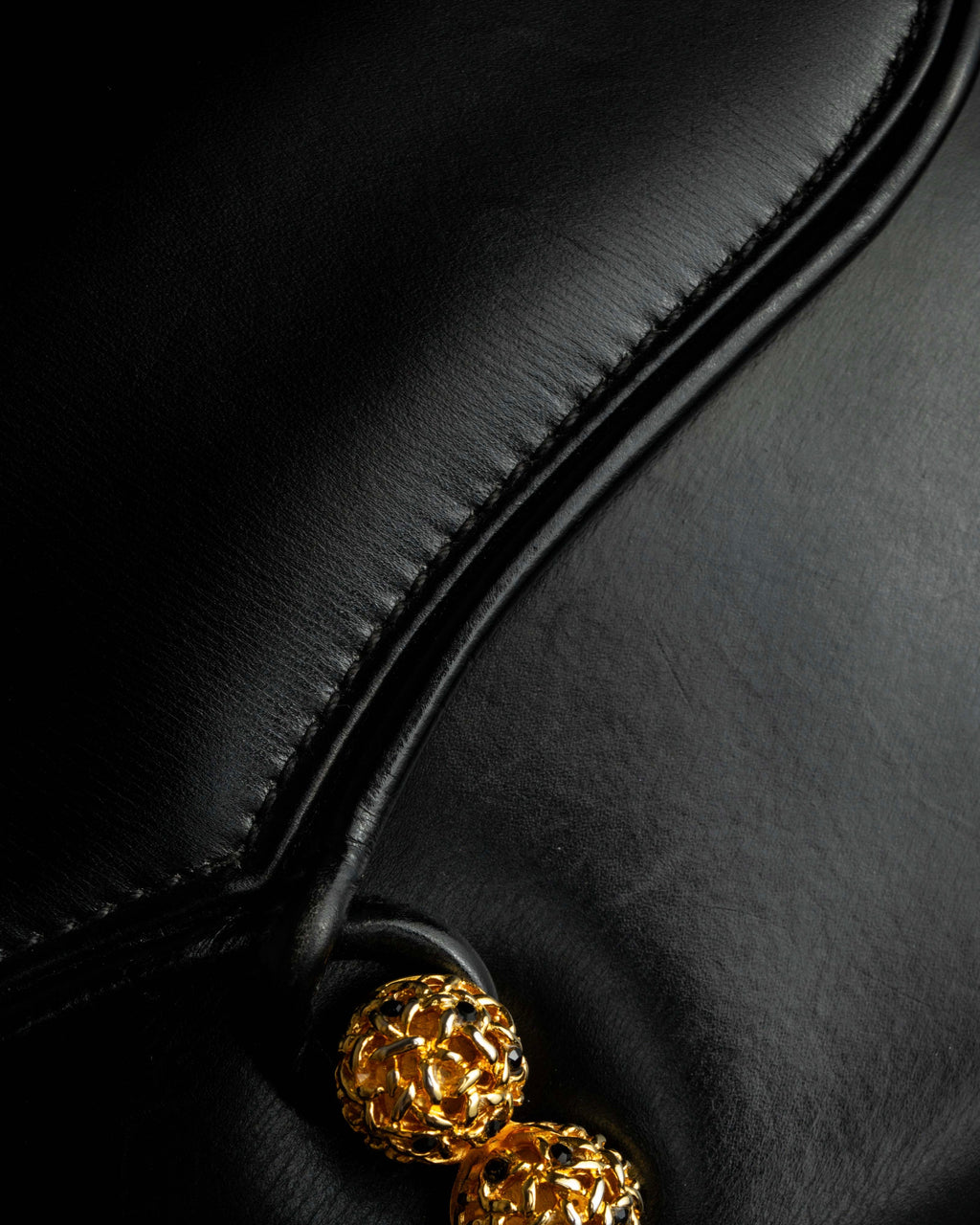"GUCCI" Filigree vintage design chain shoulder leather bag