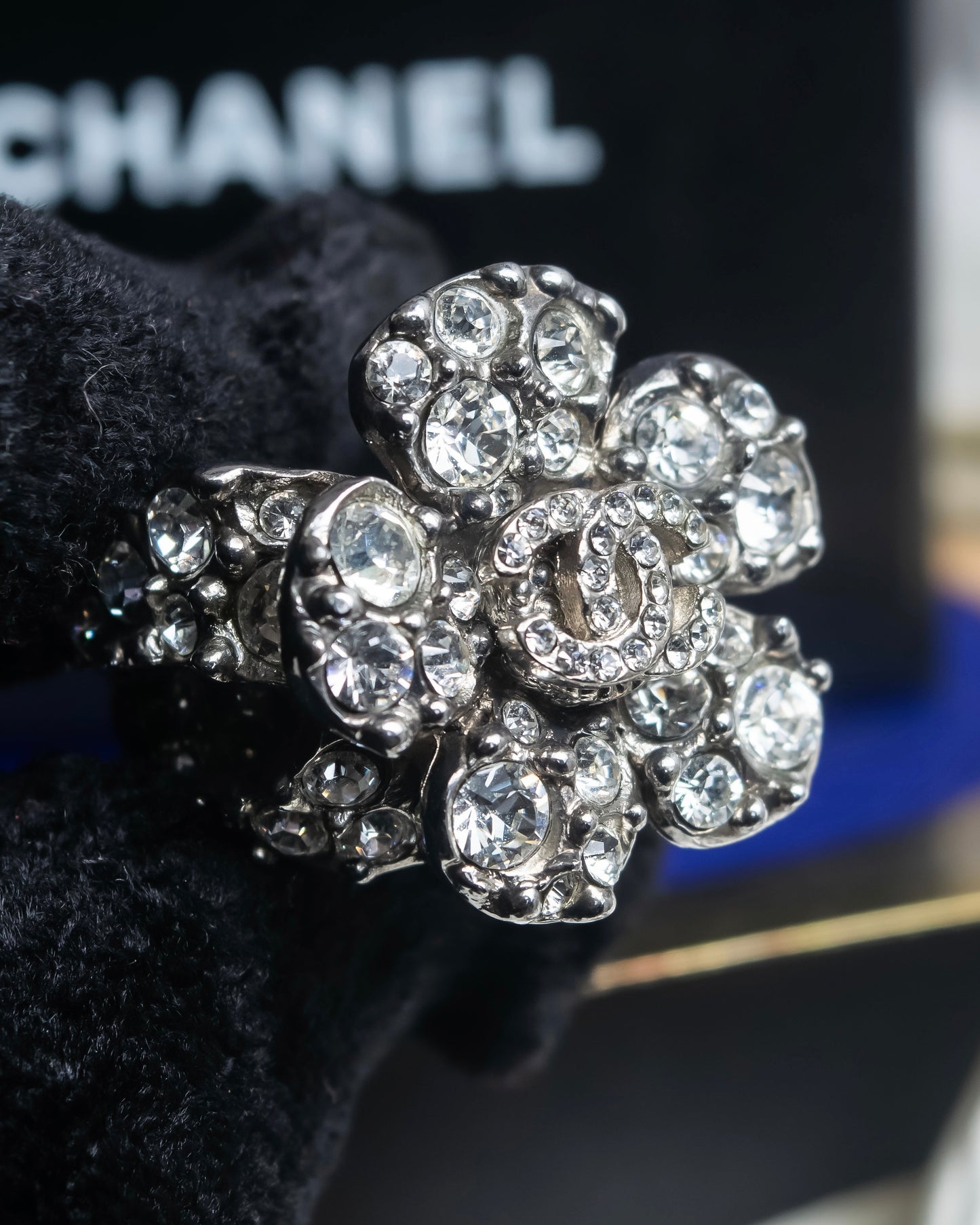 "CHANEL" Cocomark engraved rhinestone design camellia ring