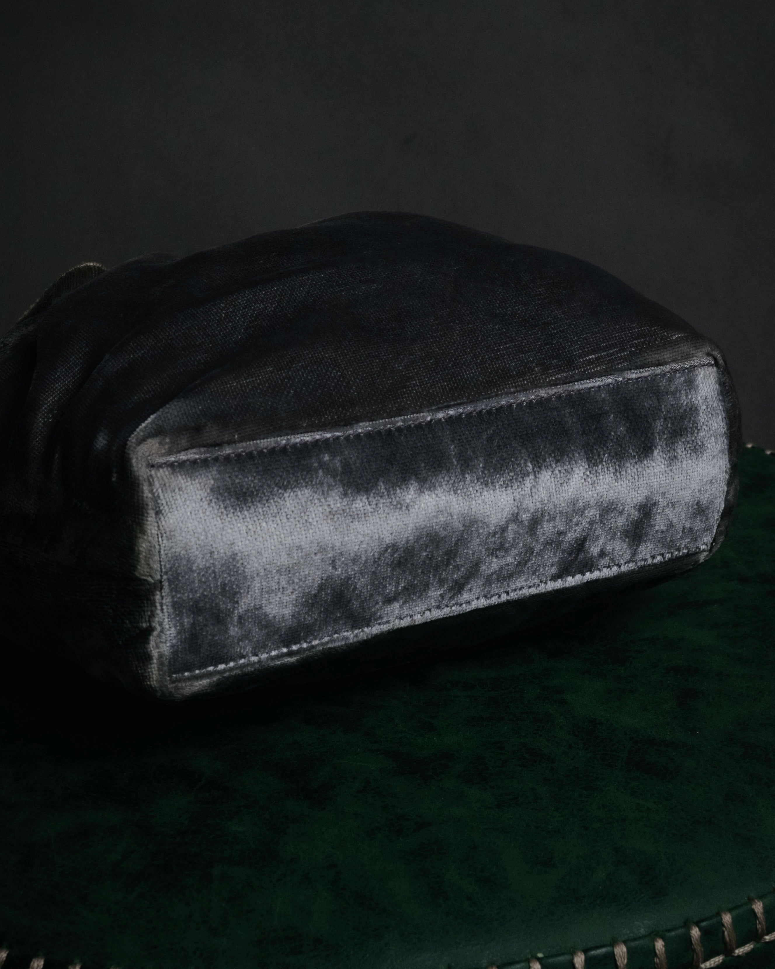 –SPECIAL– “Christian Dior”
90’s-00’s Beaded handle velvet pouch bag