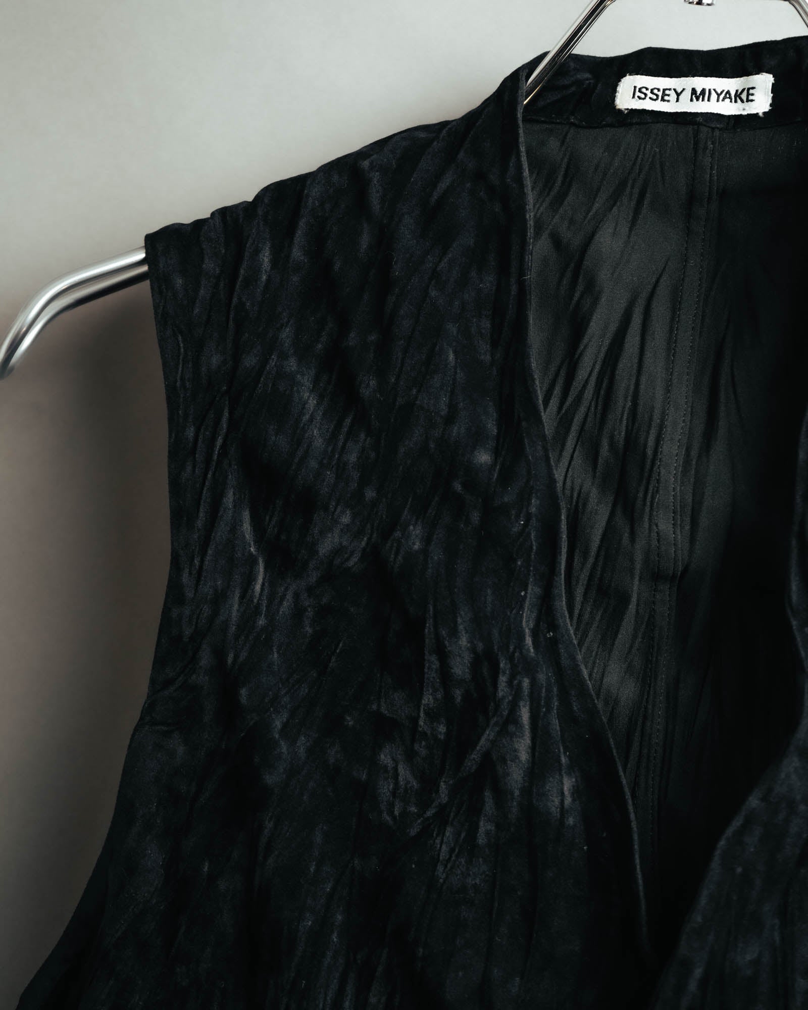 –SPECIAL– “ISSEY MIYAKE” 80’s-90’s crushed velvet utility vest