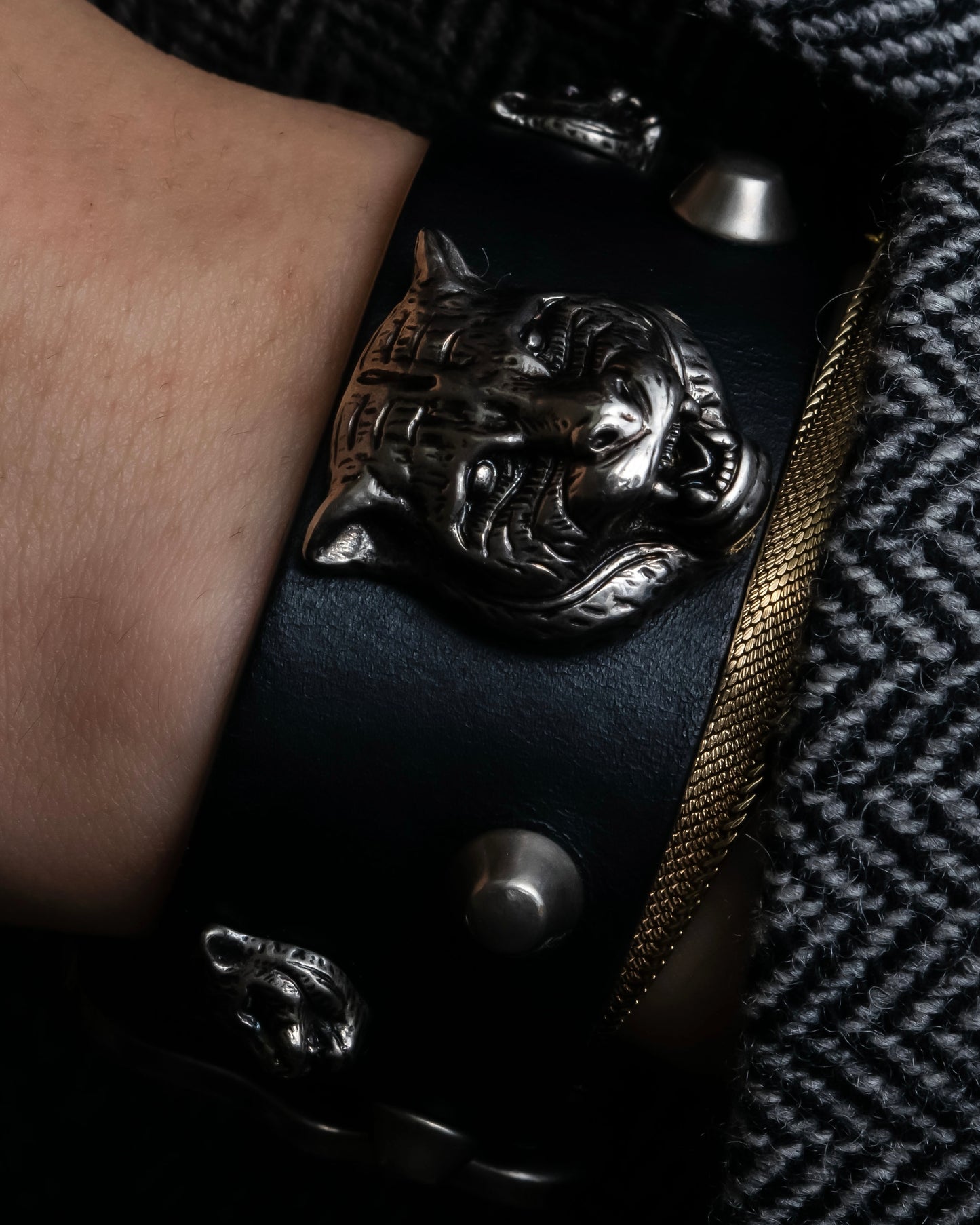 "GUCCI" Cat head motif stud design leather bracelet