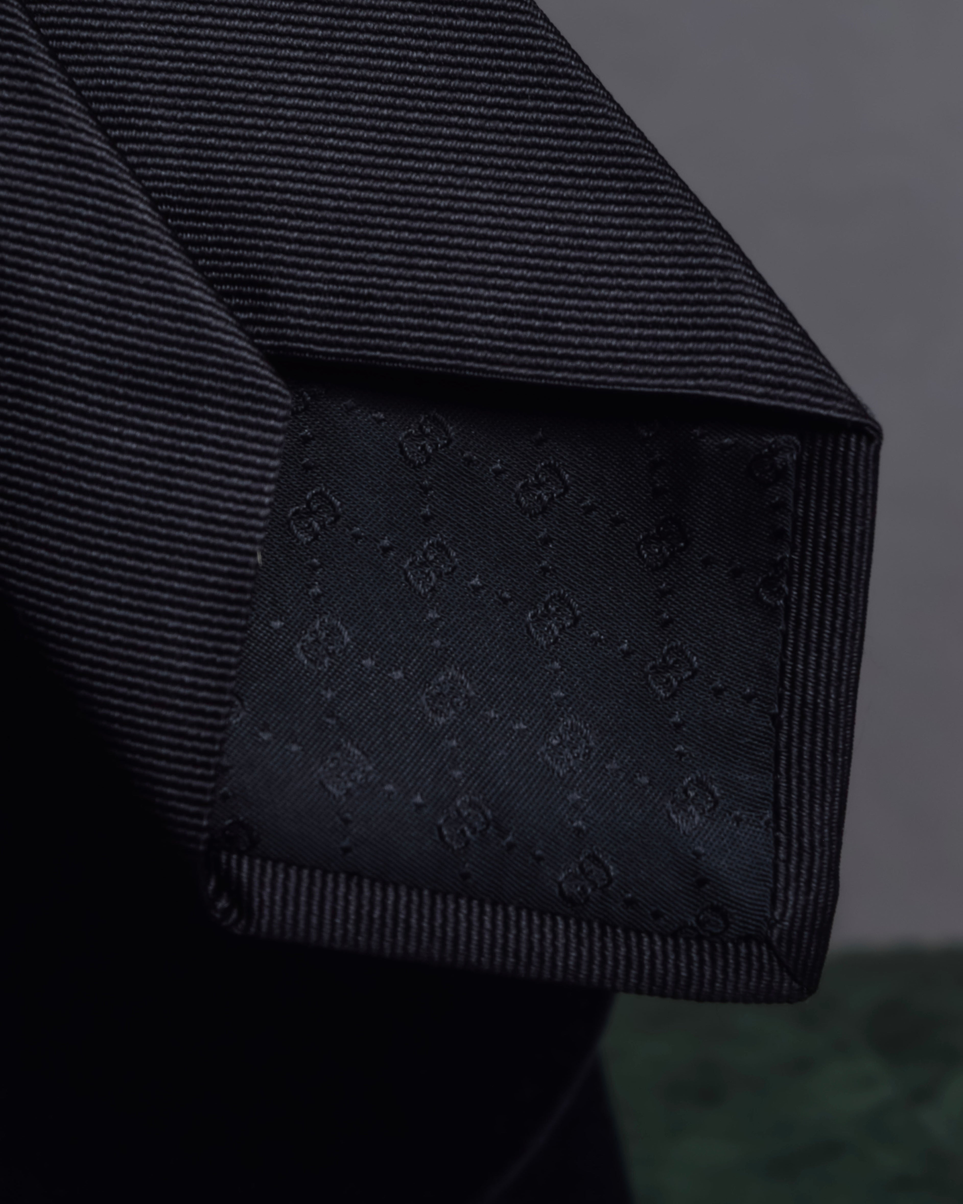 "GUCCI" Michele period tiger embroidery silk necktie