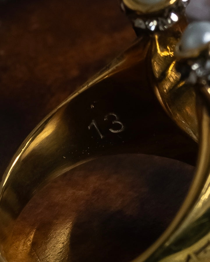 "Alexandar McQueen" Horseshoe motif red stone top ring