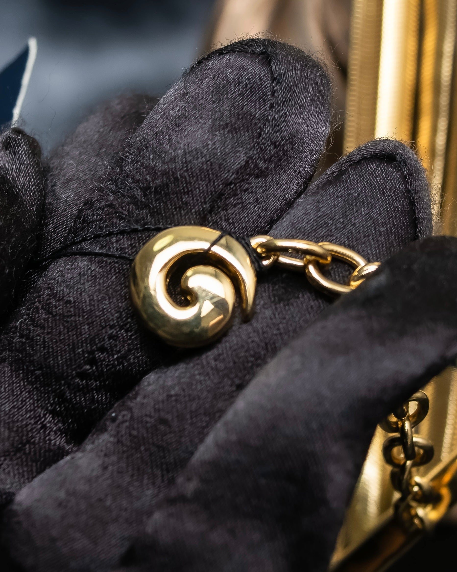 "GIVENCHY" 7 strand accordion chain choker necklace