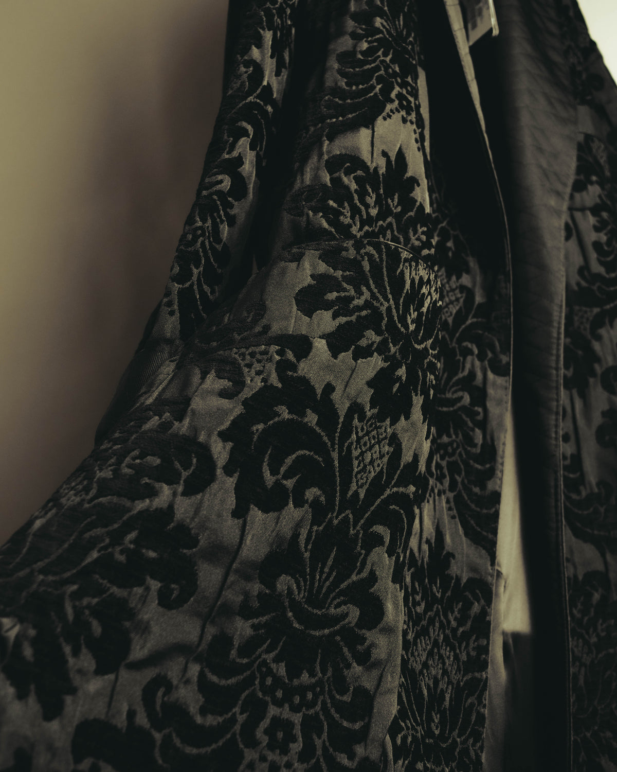 “DOLCE&GABBANA” Late 2010’s-early 2020’s Baroque jacquard belted robe coat