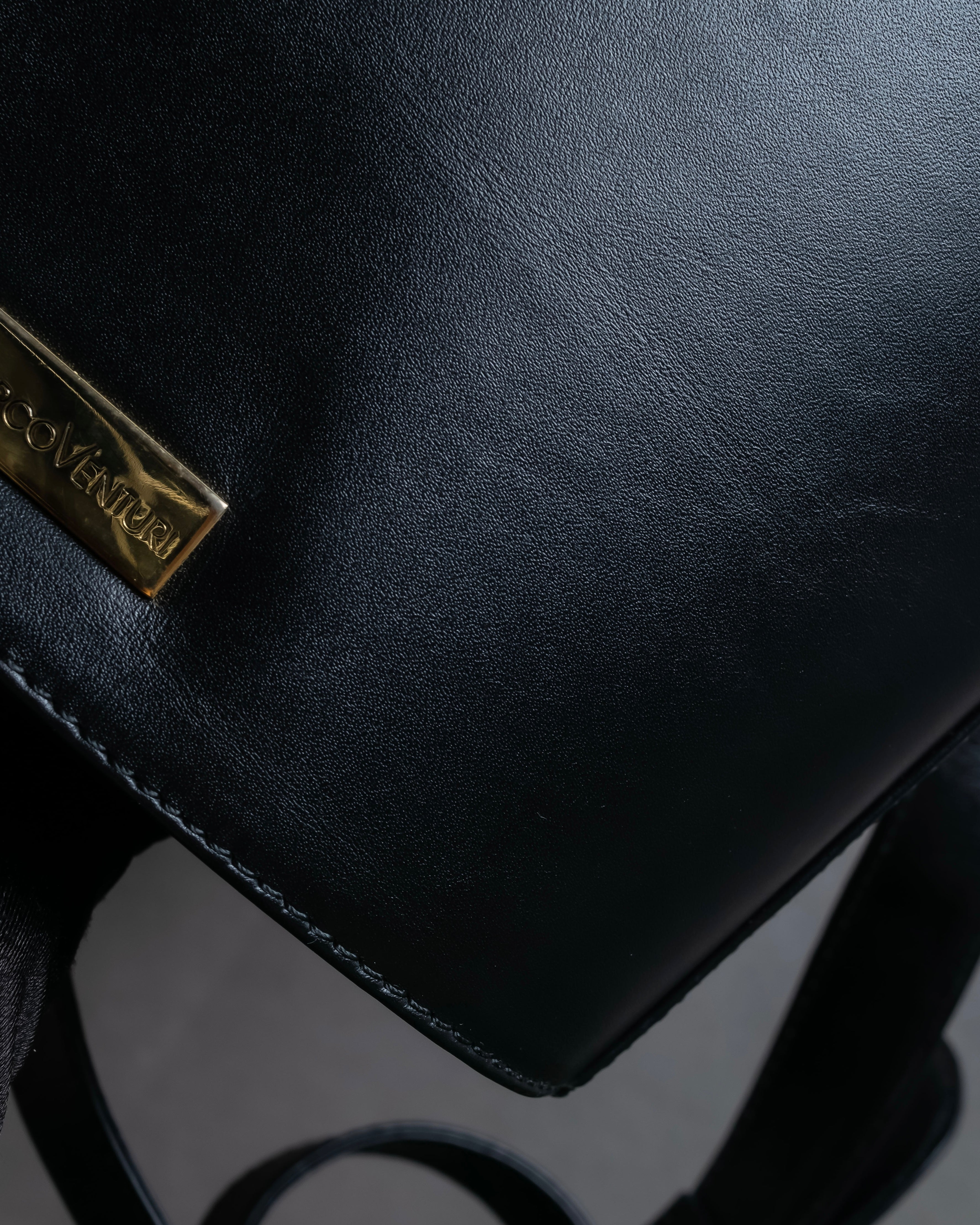 "GIANI MARCO VENTURI" Shape trapezoid leather shoulder bag