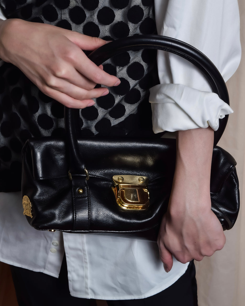 "ADMJ" Gold clasp grain leather shoulder bag