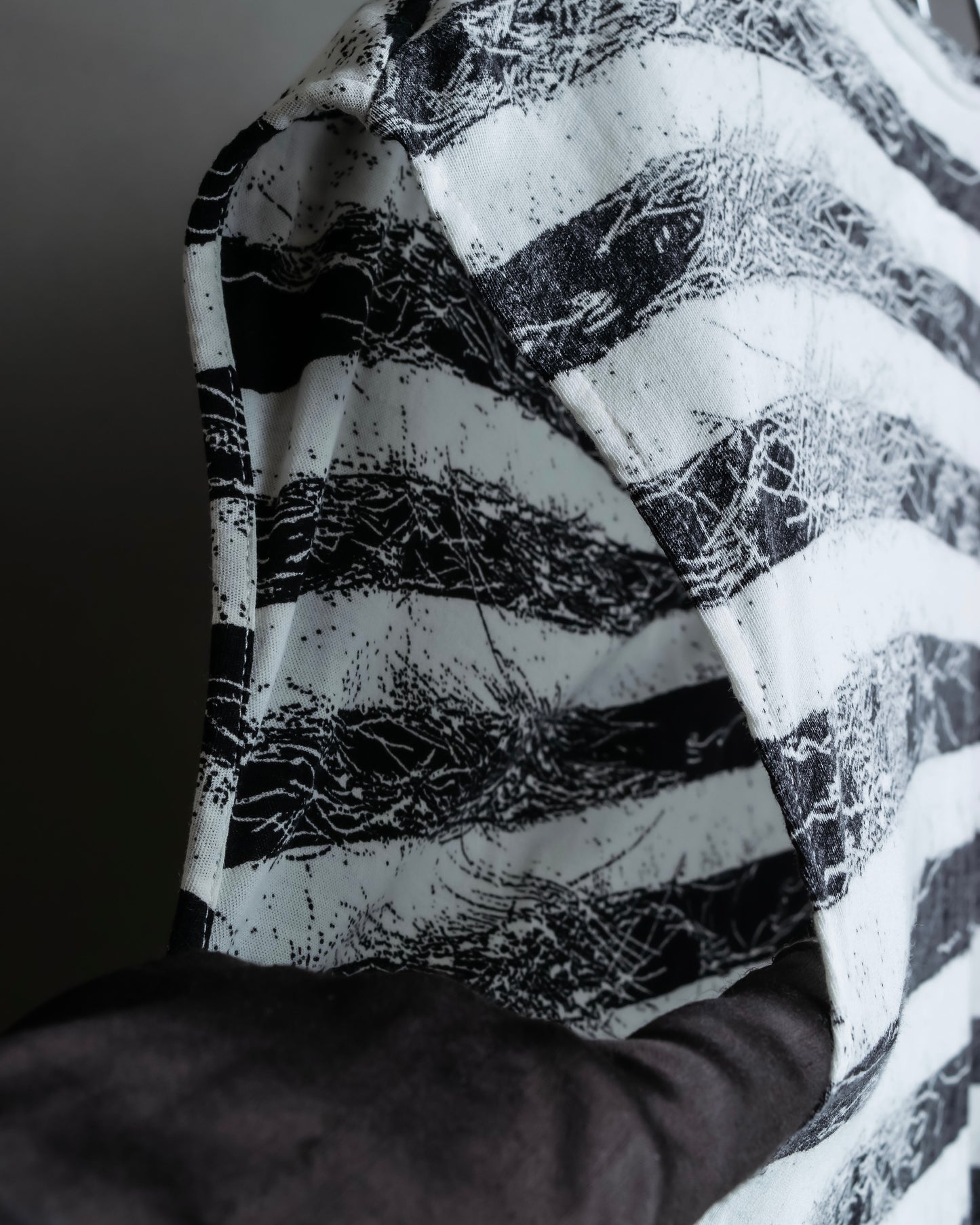 "MM6 MAISON MARGIELA" Peeling border pattern sleeveless pullover