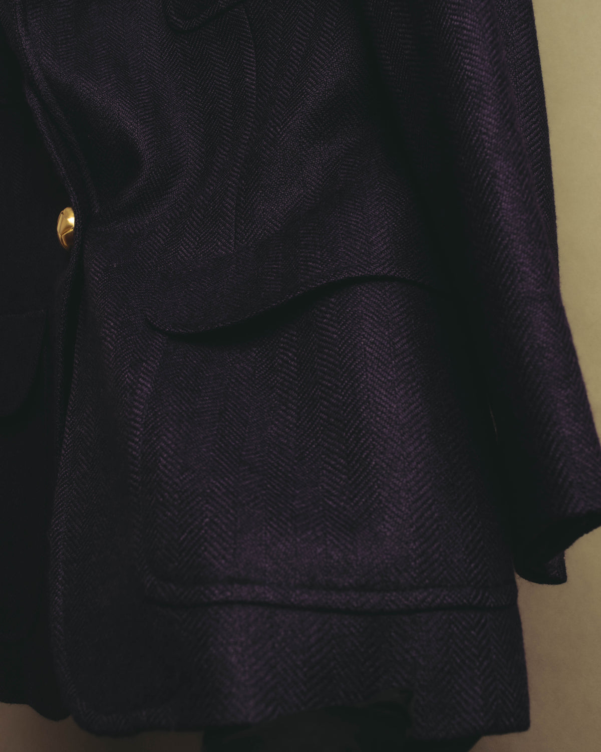–SPECIAL– “GUCCI” 80’s-90’s Sculptural tailored blazer with gold buttons
