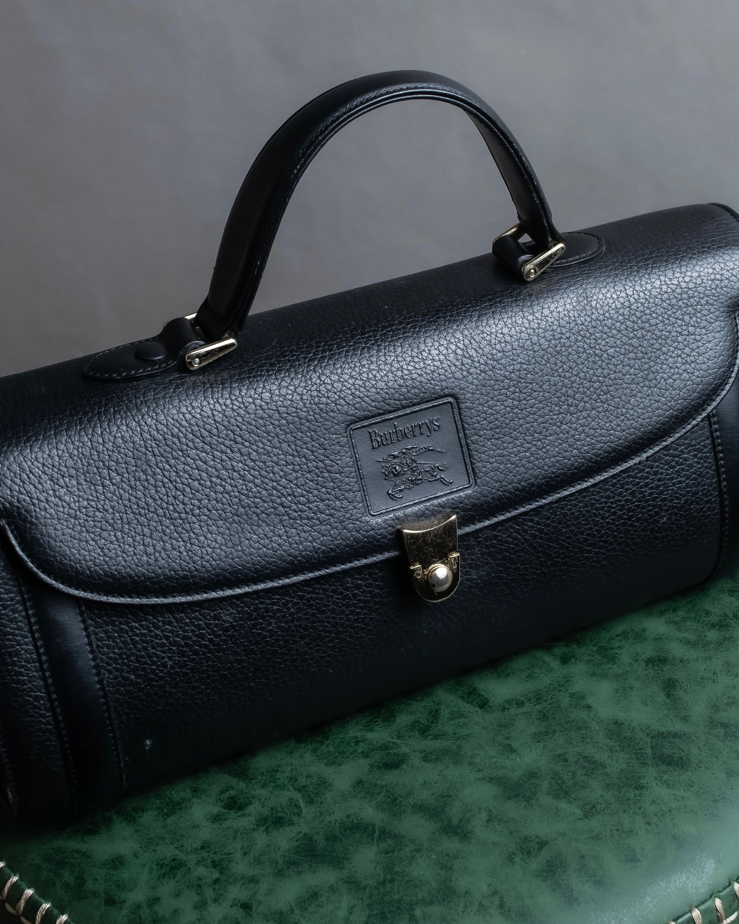"BURBERRYS" Horizontal shape grained leather one-handle bag
