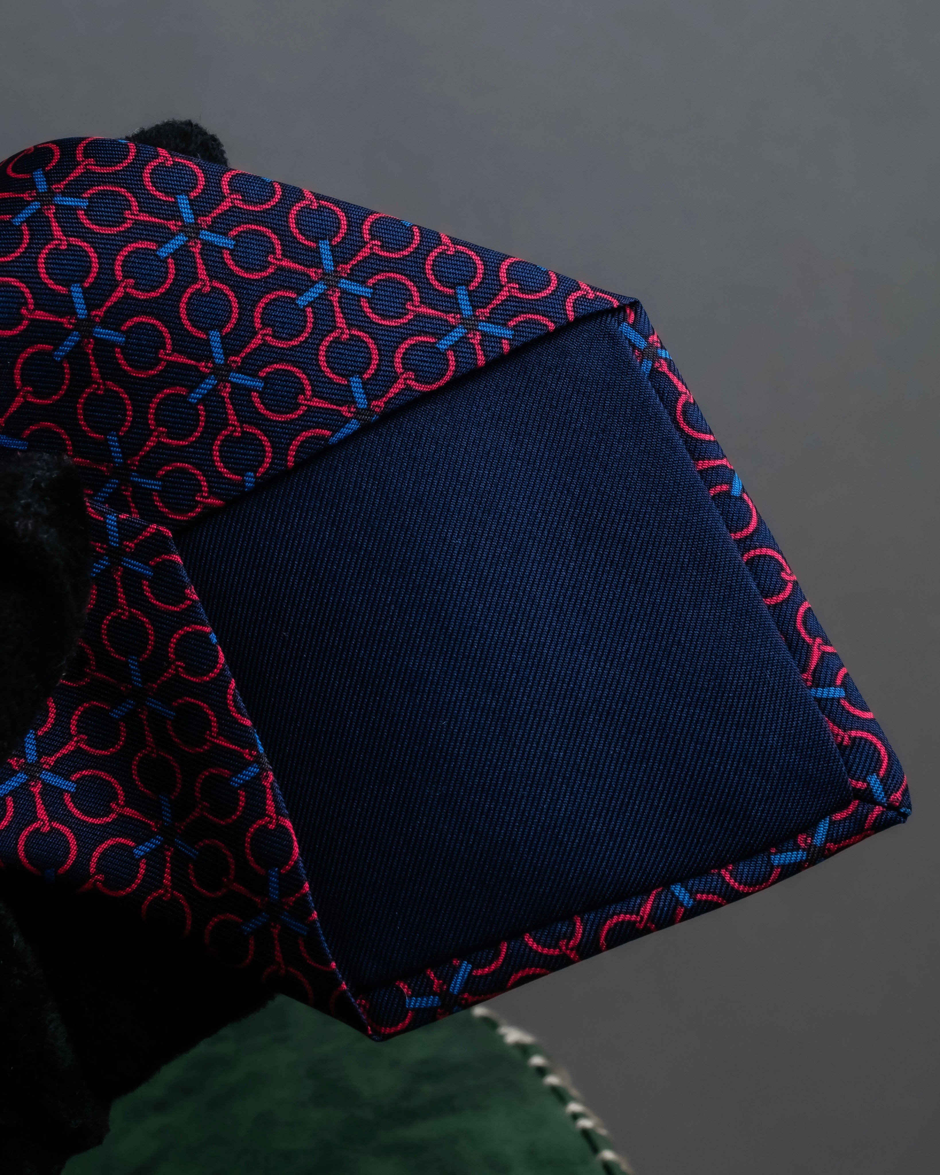 "HERMES" Geometric pattern silk necktie