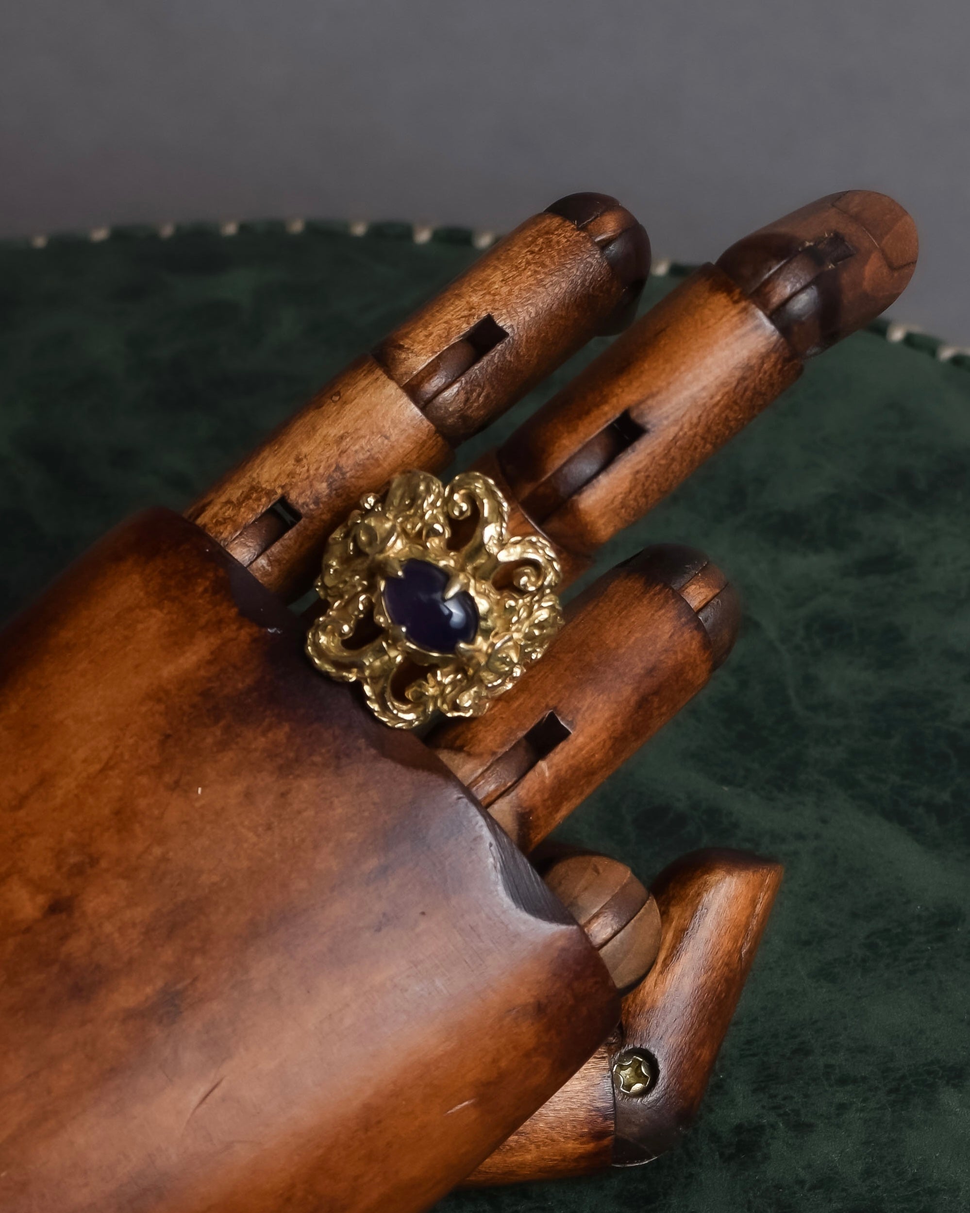 "CHANEL" 90's Baroque carving design gold ring