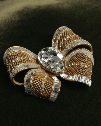 “HANAE MORI” 80’s-90’s Sculptural crystal bow brooch
