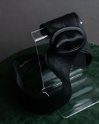 "BURBERRYS" Oval buckle design, supple leather belt