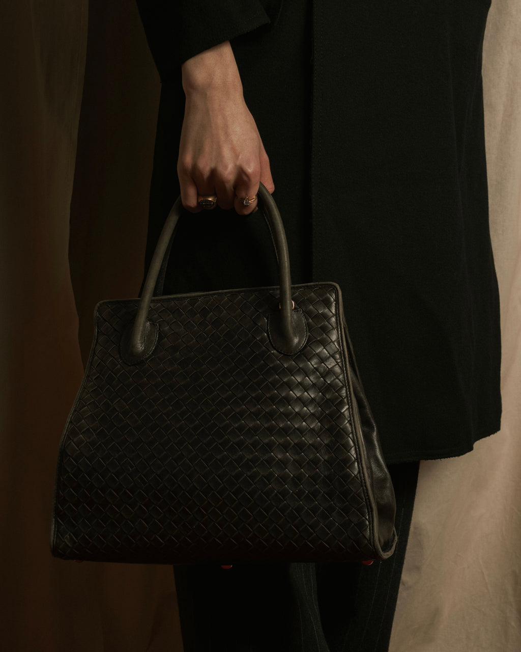 –SPECIAL– "BOTTEGA VENETA"
90’s-00’s intrecciato trapezoid handle bag