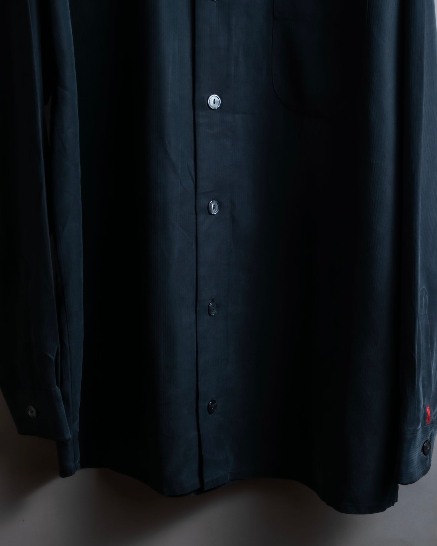 "SIGNUM" Vertical line relaxed fit black shirt