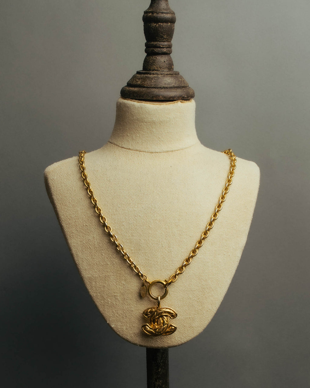 -SPECIAL- “CHANEL” 80’s-90’s Quilted cc pendant chain necklace