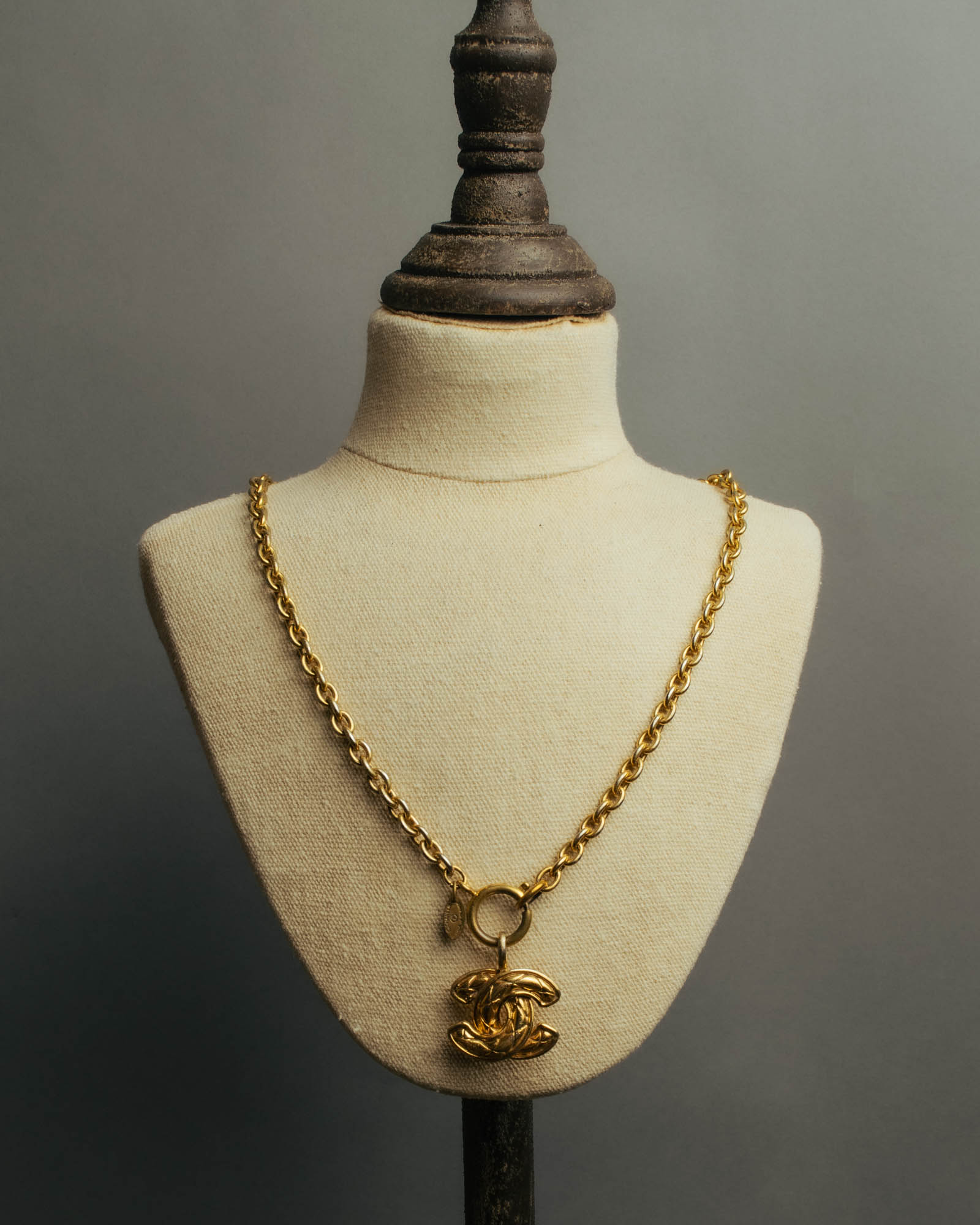 -SPECIAL- “CHANEL” 80’s-90’s Quilted cc pendant chain necklace