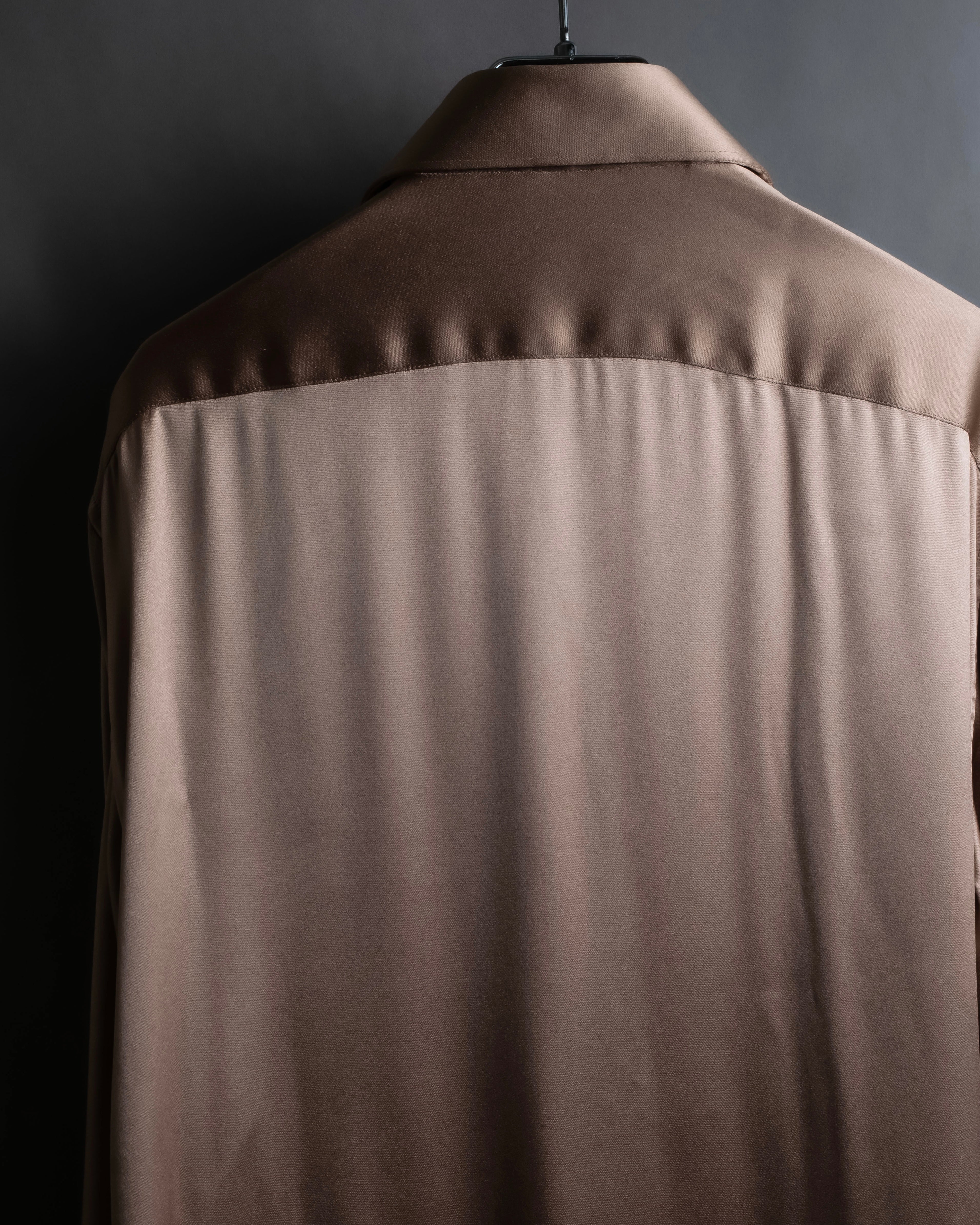 "GUCCI" Ecru beige glossy wide collar shirt